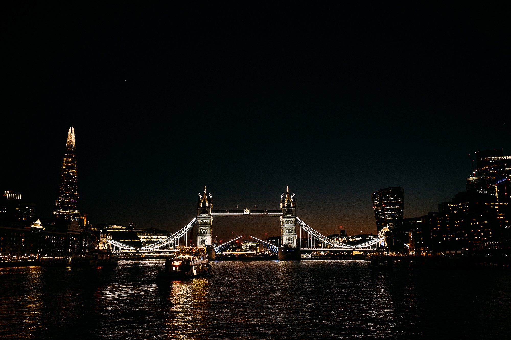  Night time photo of the tower bridge in London. 