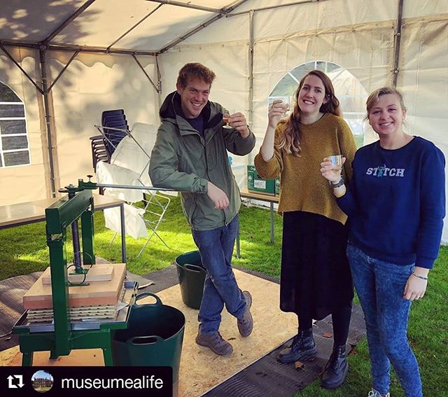 Pressed our own apple juice at work today in preparation for Cider and Song this weekend 🍏 🍏 🍏 ・・・
Sampling the first juice with the apple press ready for Saturday! Why not bring your apples along to be pressed? #apples #applepressing #ciderandson