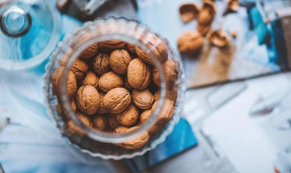 bare-biology-health-tim-blakey-the-big-fat-confusion-walnuts_b92efc58-16b1-4a18-b73e-fb248a3a3d27_grande.jpg