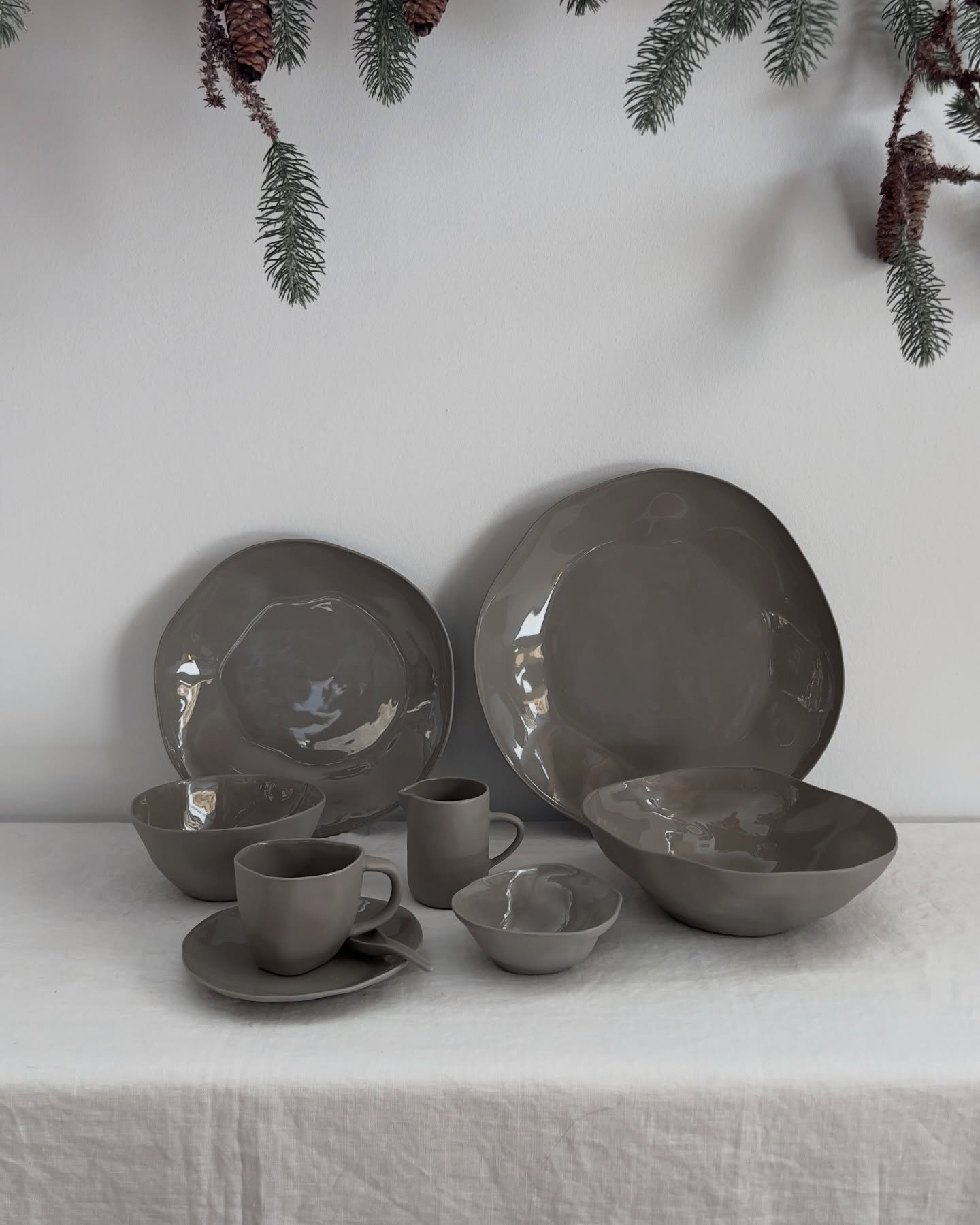 🎅🏻 Not everything has to fit in Santa&rsquo;s sack, but if it did&hellip; these would definitely make the cut. Welcome to Part II of our Christmas Gift Ideas, straight from our store in Mallorca &darr;

I. CERAMIC TABLEWARE: From everyday breakfast