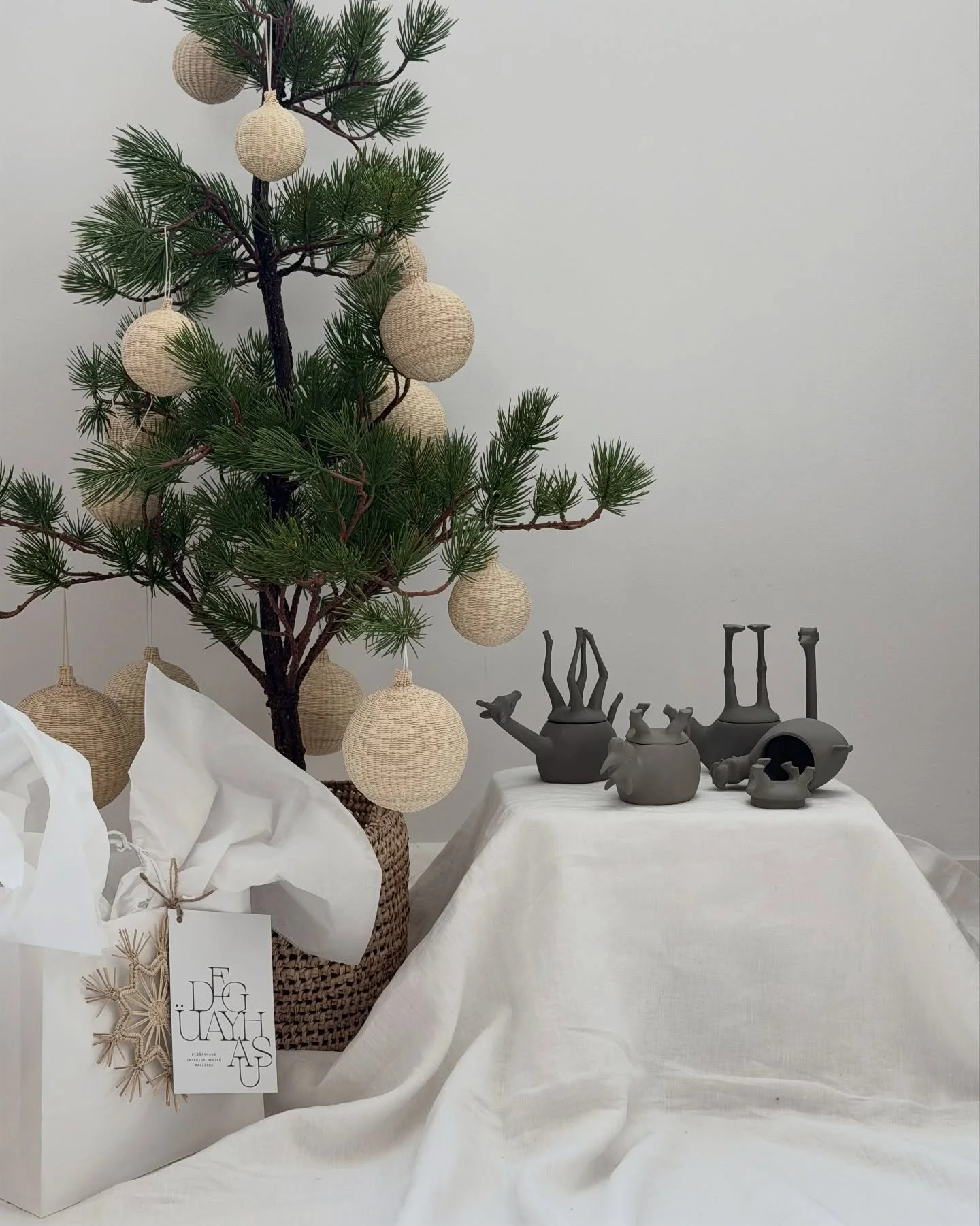 Last-minute gifts for the Three Kings 👑👑👑

Still looking for something special? Whether you&rsquo;re short on time, out of ideas, or shopping for someone who loves to choose at their own pace, here are a few Deguayhaus favourites that always feel 