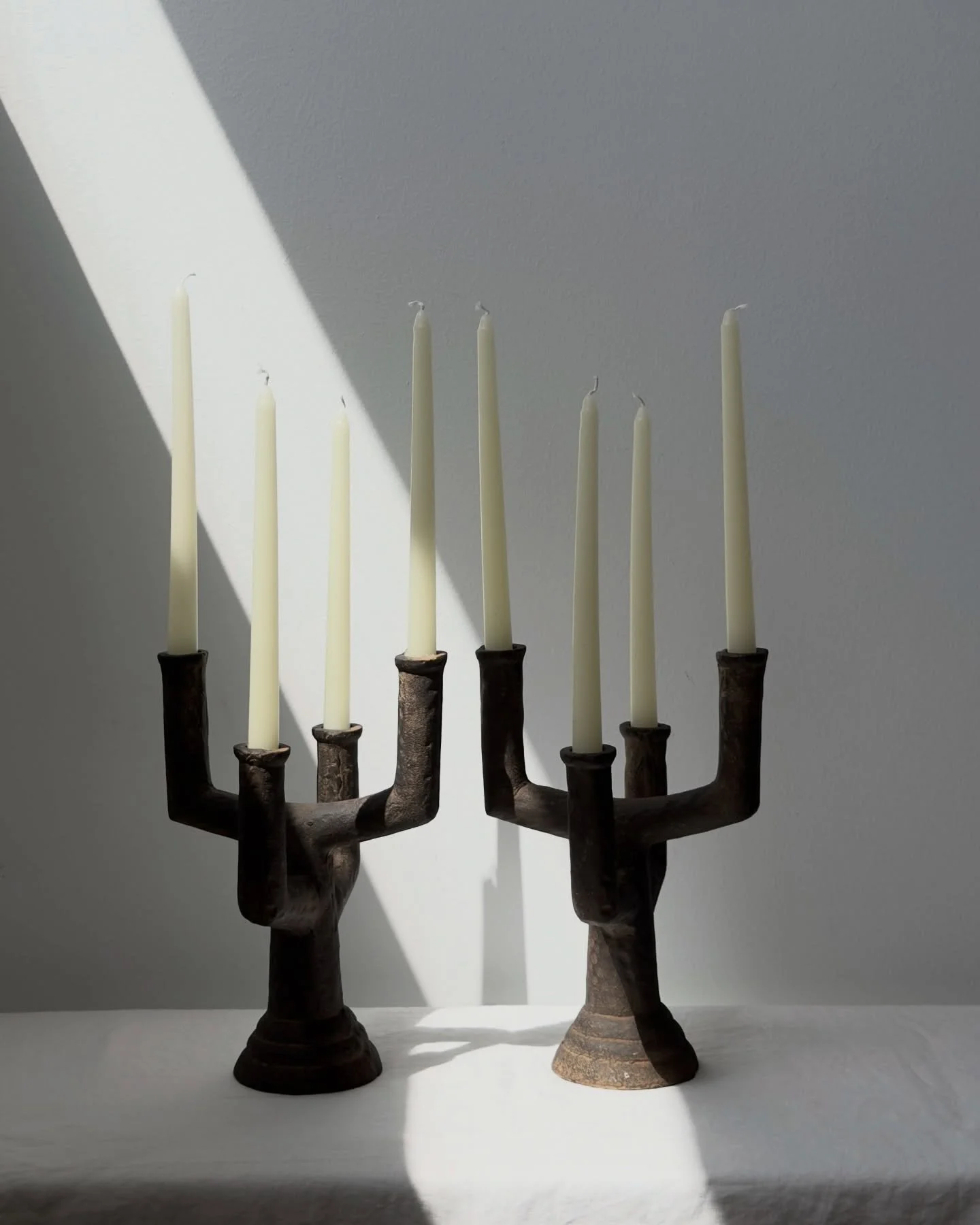 NEW, and versatile, candleholders. Swipe ✨

Our latest arrivals in aged metal are one of those pieces we instantly start imagining in a hundred different corners of the home. Beautiful as candleholders, of course, but some of them also work as small 