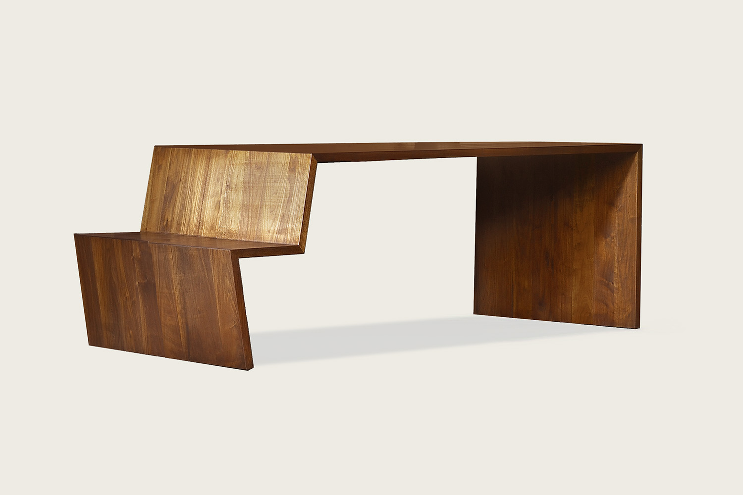 +Table in solid walnut - Speke Klein