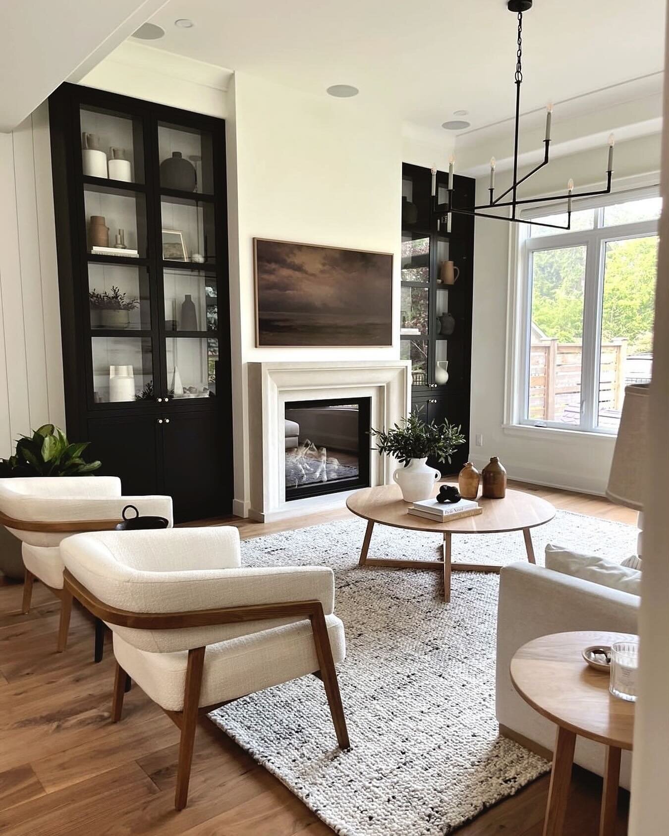 Finn takes centre stage! We had to share this gorgeous interior by @buttercupdesigninc featuring our Finn coffee and side table in solid oak. The sumptuous textures of the upholstery and area rug are complemented by the warm organic wood tones creati