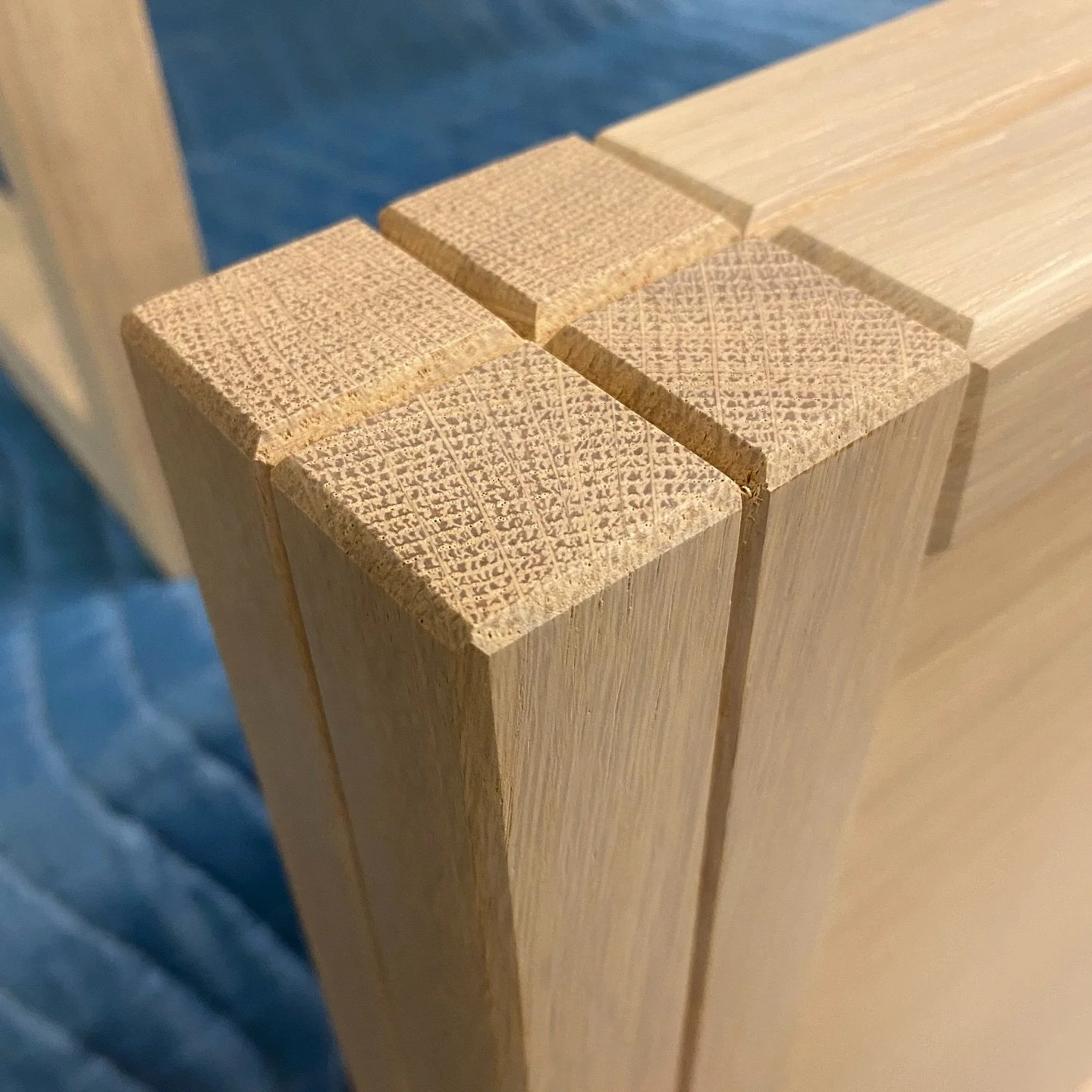 Detail. Petits Fours Bed. All the rails and legs are beveled for smooth touches. Solid oak. 

#bedroomdecor #details #solidoak #finefurniture #customfurniture #madeincanada #residentialdesign #spekeklein