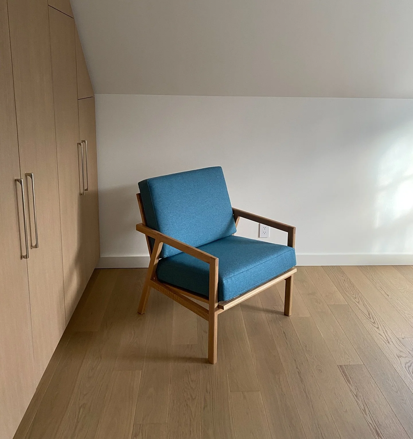 Sit down, relax, and breathe. Brighter days are coming. ✨

Adam Lounge Chair in white oak. 

#holidays #winter #relax 
#loungechair #homeoffice #interiorarchitecture #interiordesign 
#spekeklein