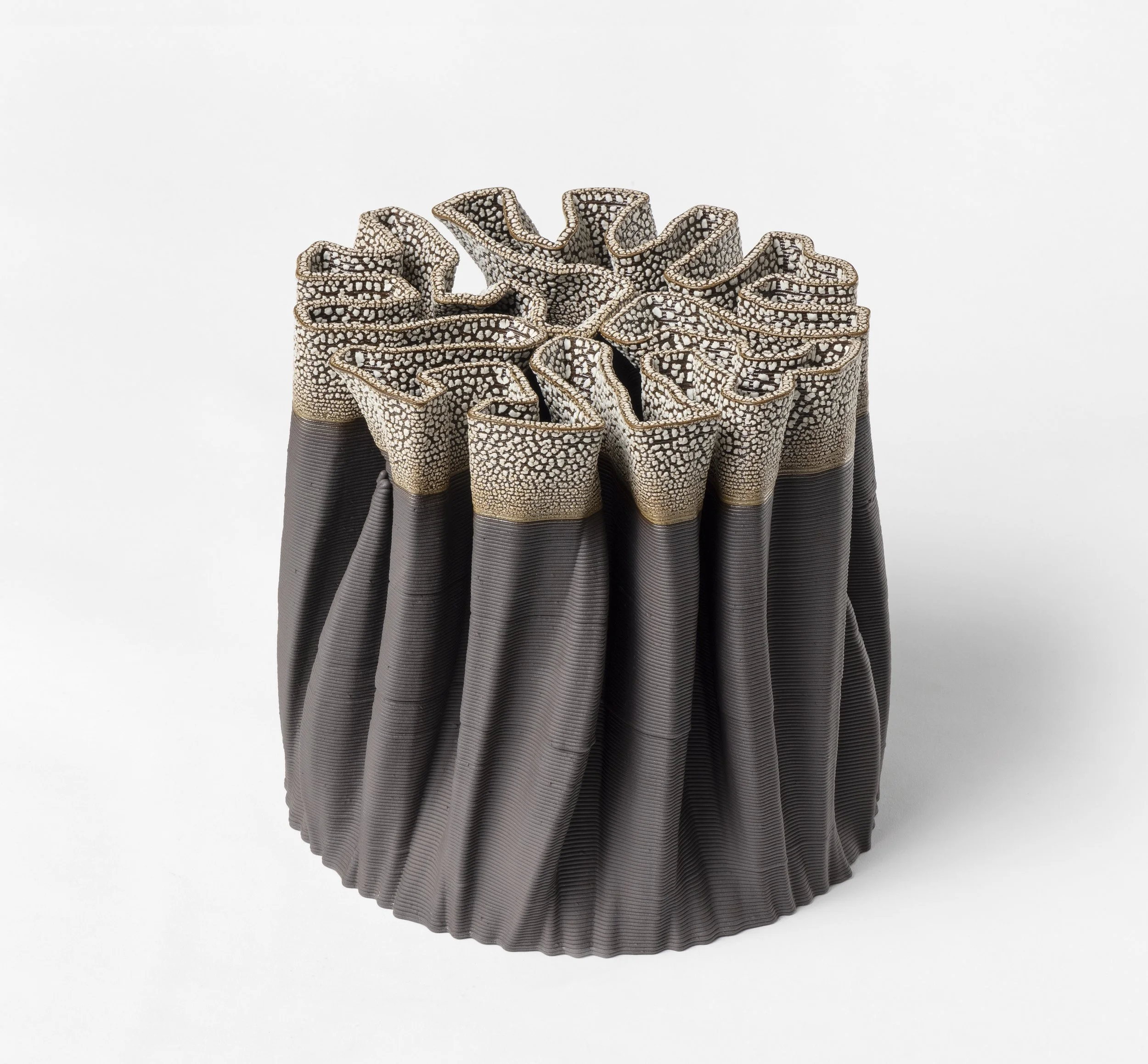  Differential Growth #103 (2024)   H25 Ø28 cm  Stoneware, glaze  Photo: Ole Akhøj 