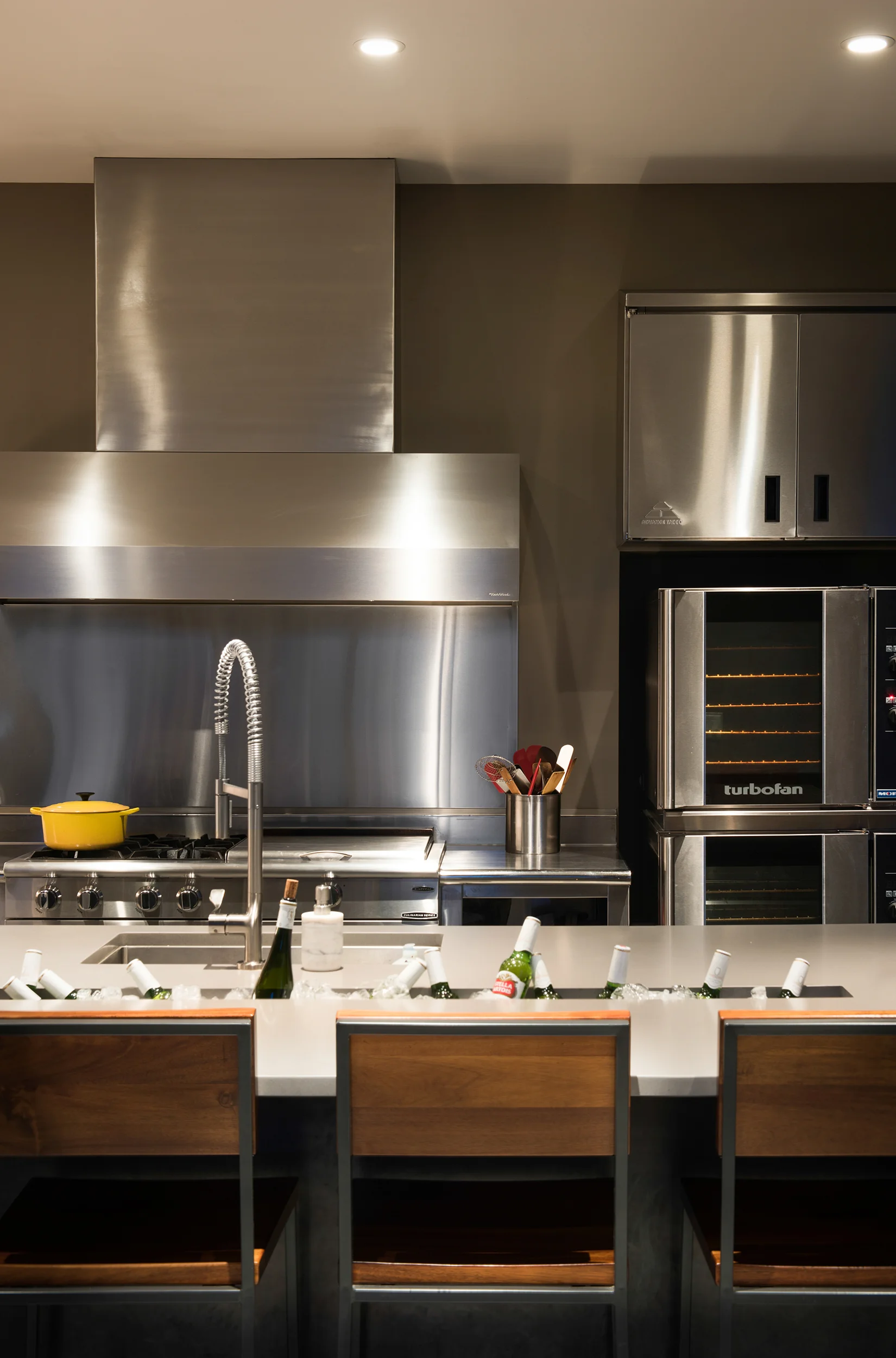 This kitchen in AMAZING! The ice basin built into the counter was a very nice touch.