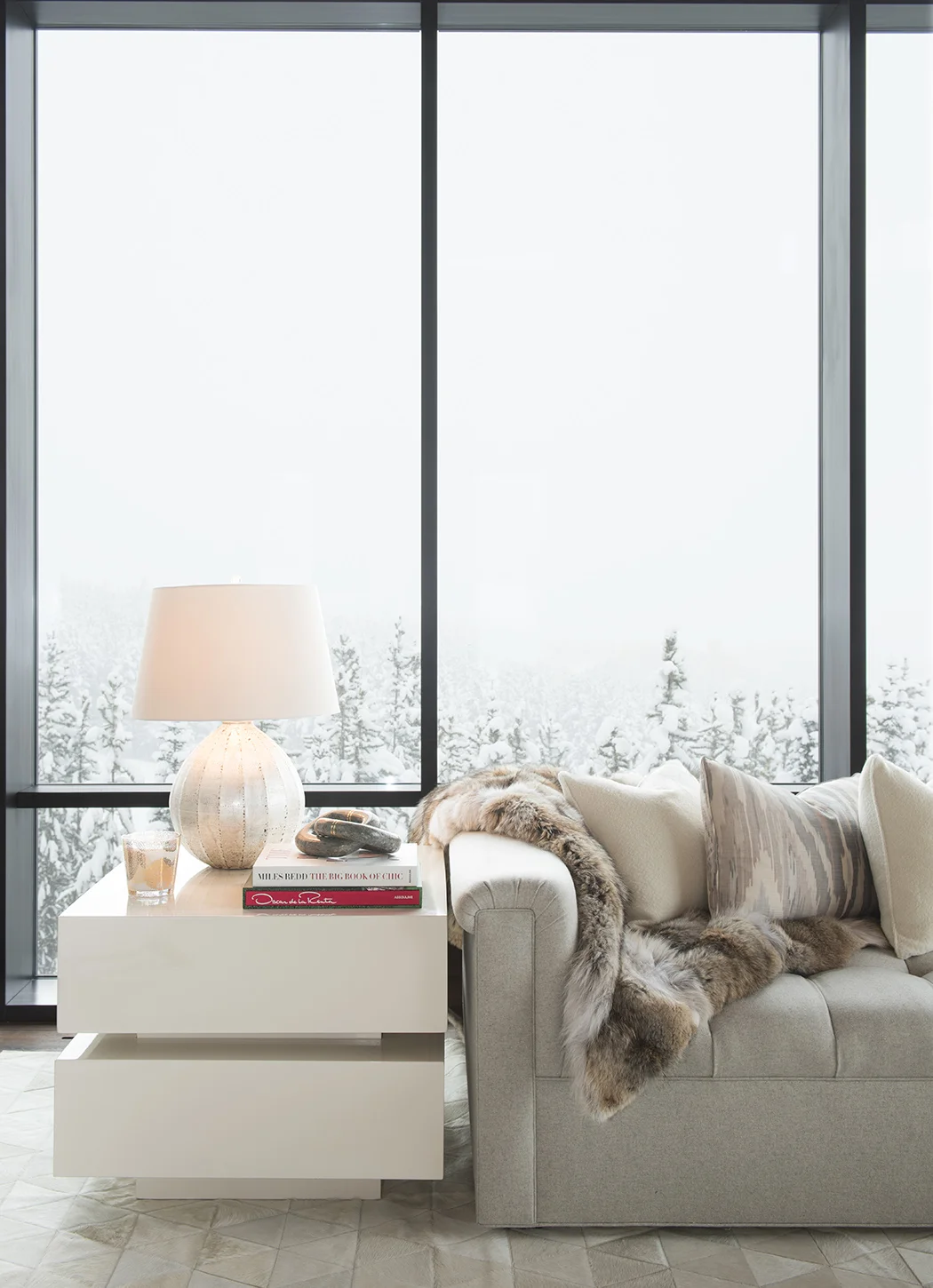 Usually cloudy skies are a bummer on shoot days, but not this day! The white outside really added to the comfy and bright furnishings inside! Architect - Reid Smith Architects , Interior Design - Anna Burke Interiors