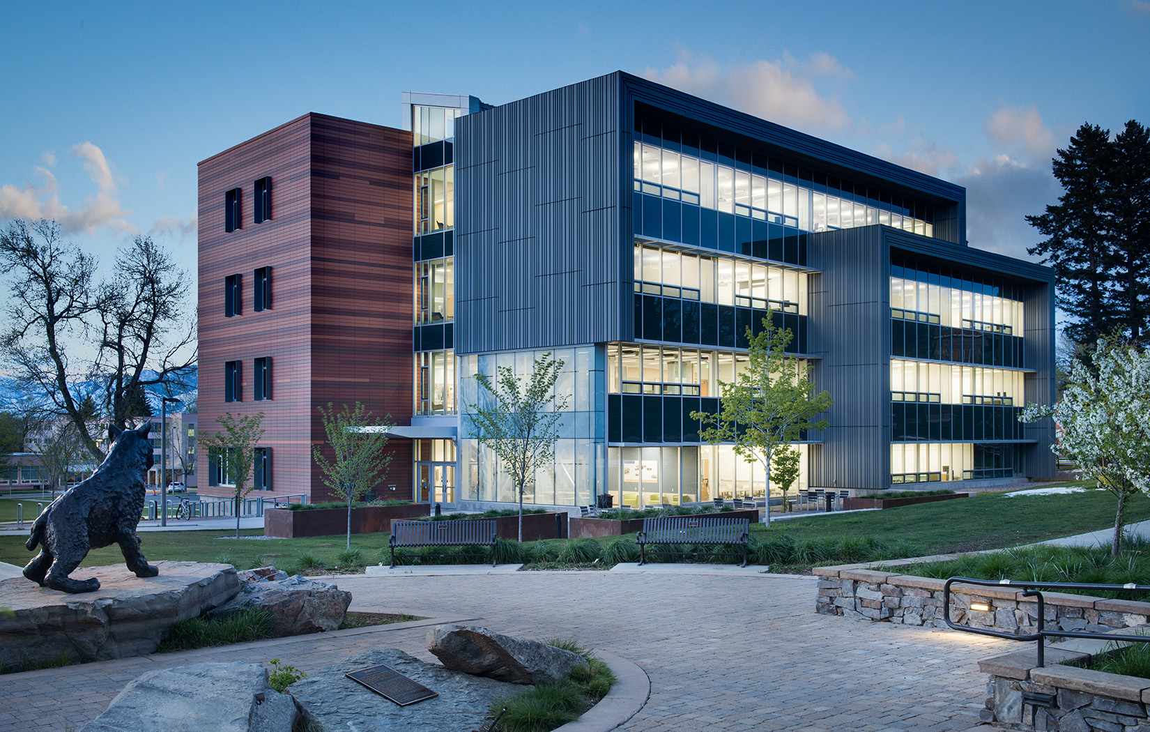 I was so so so excited to photograph Jabs Hall on the Montana State University campus. The stunning modern and industrial looking architecture really makes this building spectacular! Architect - Comma Q Architecture & Hennebery Eddy Architects General Contractor - Morrison-Maierle