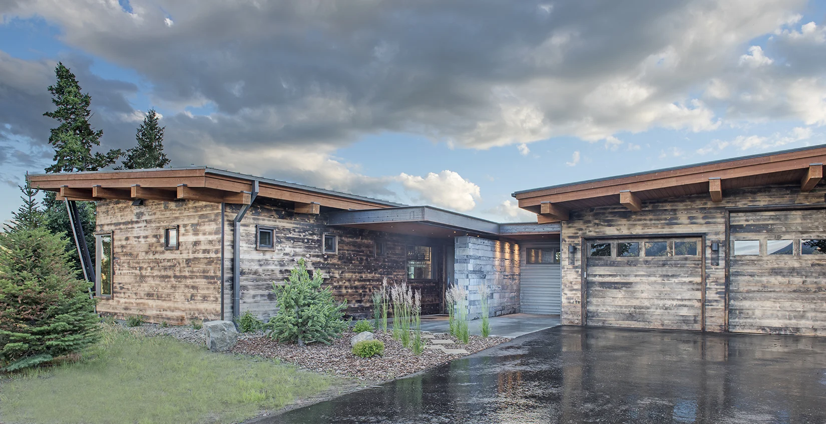 I love the charred wood of this beautiful, mountain contemporary home in Spanish Peaks Mountain Club. Architect - Reid Smith Architects , Builder - Big Sky Home Builders