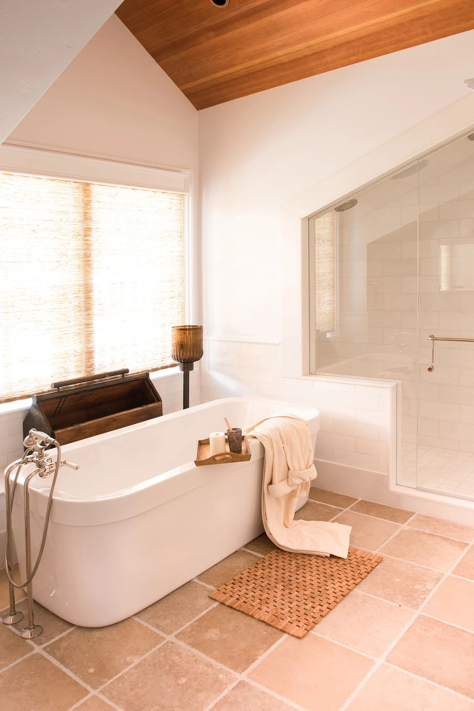 I really love the the bright, clean look of this farm style guest bathroom.