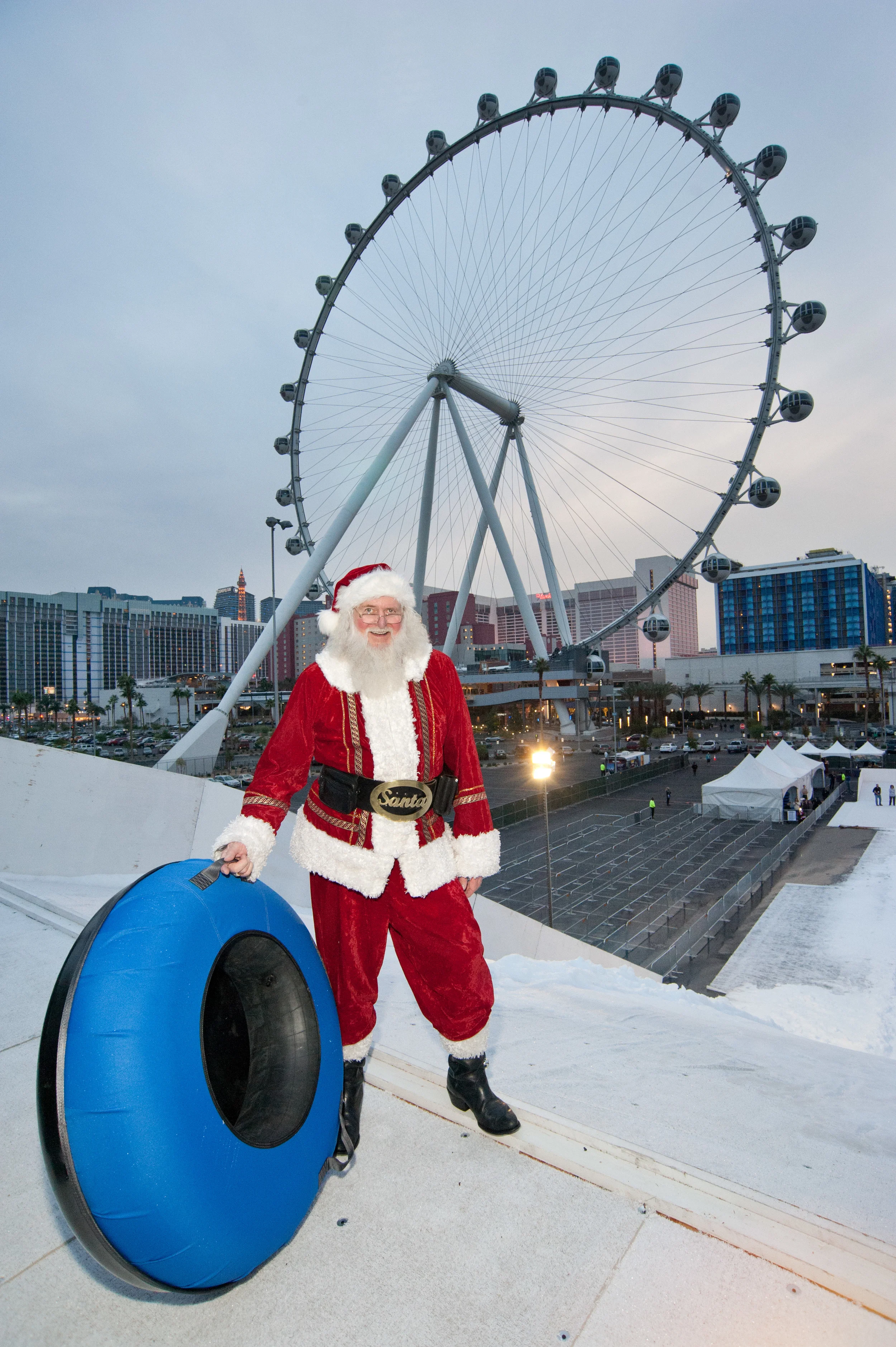 12_05_14_Linq_SantaSledding_Kabik10.jpg