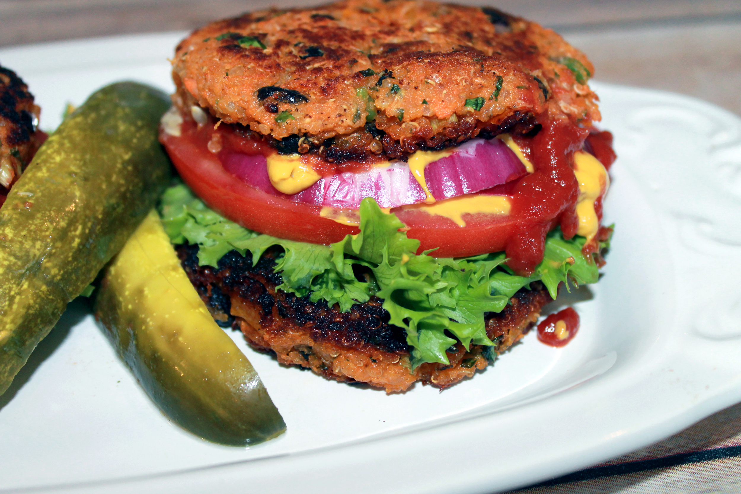 MAKES ROUGHLY 10 BURGERS (3-inch patties)