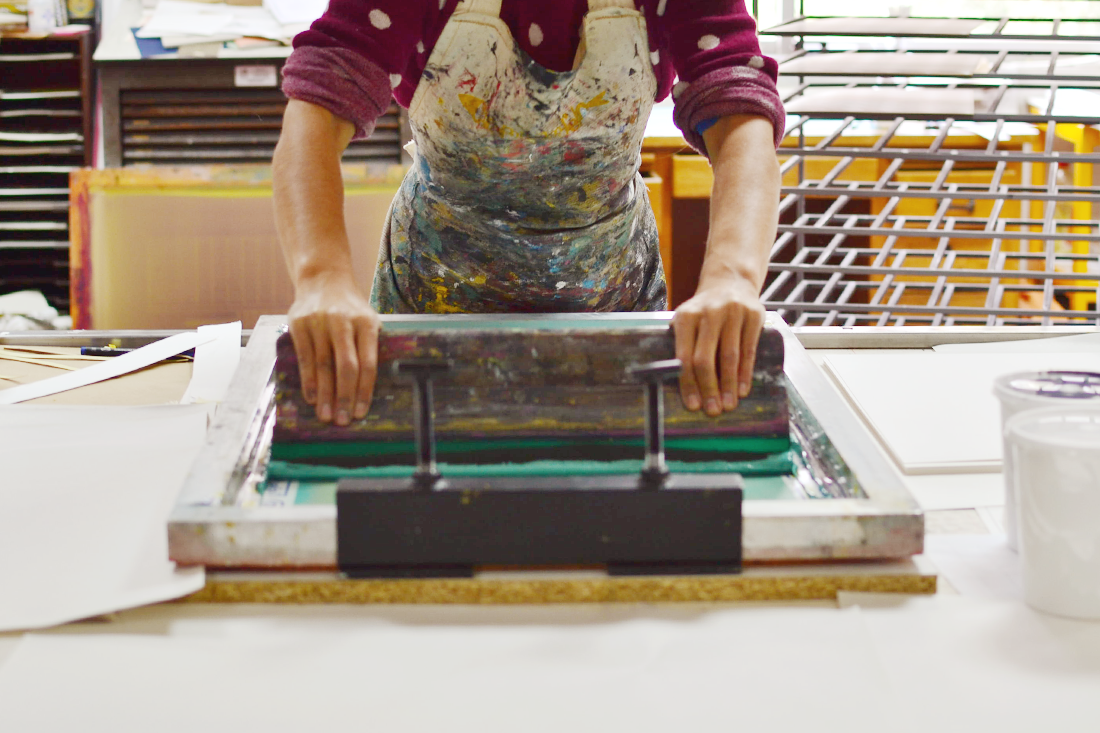 Hand pulled screen printing, a beija-flor/ carapau amarelo &nbsp;partnership.  Processo de serigafria manual, uma parceria beija-flor/ carapau amarelo .