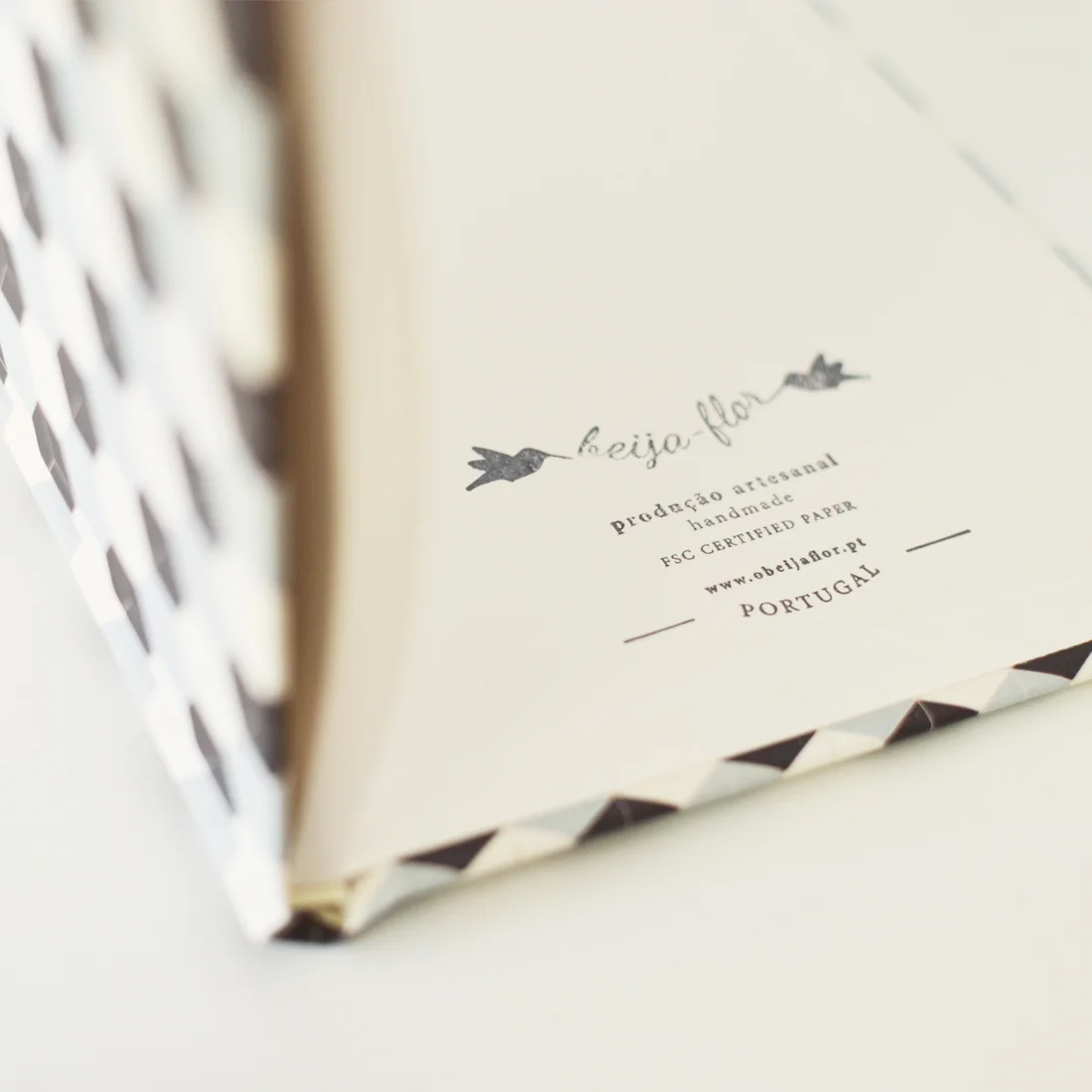 caderno capa dura beija-flor