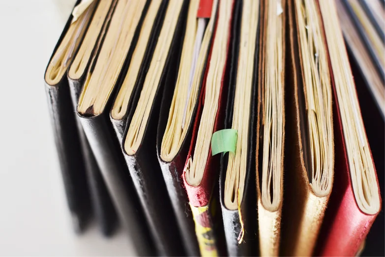 Cadernos e mais cadernos. Estes todos do tempo da universidade e por isso cheios de projectos, de estudos e claro, coisas random. Notebooks and more notebooks. These are all from my time at university, full of projects, studies and of course, randomness.