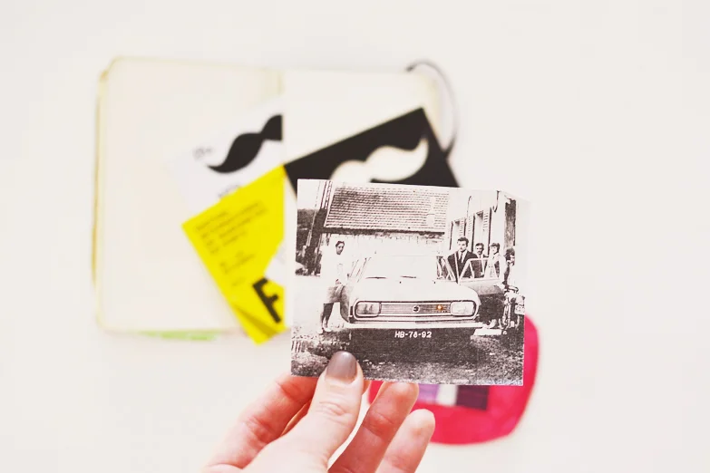 Uma fotografia do casamento dos meus pais que repliquei em tamanho pequeno para uma surpresa que lhe fizemos num aniversário de casamento.   A photograph of my parents’ wedding that I replicated in small size for a surprise. We gave it to them on a wedding anniversary.