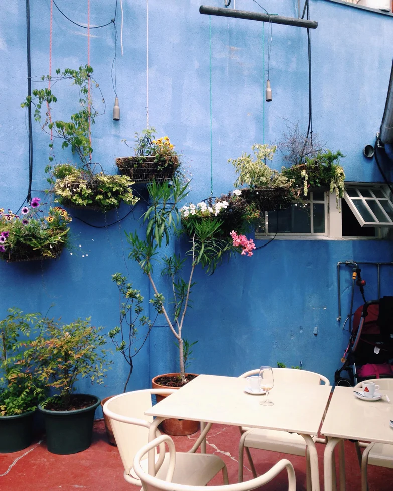 Do almoço calmo, nos    Maus Hábitos   , Porto.   From our quite lunch at  Maus Hábitos , Porto.