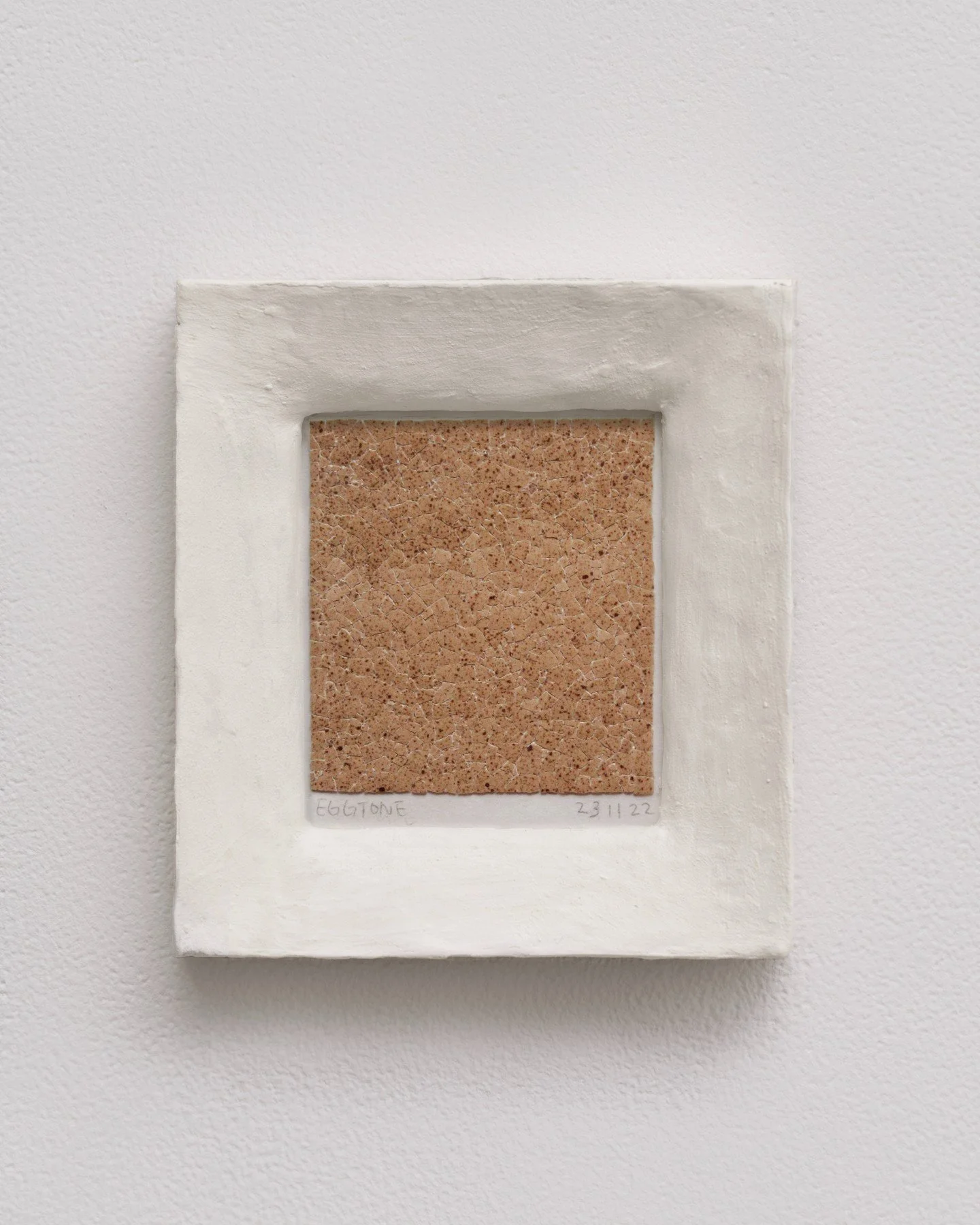 EGGTONE: The Bodies
2024
9.5cm X 10cm
Materials: Eggshell, egg carton, plaster, hanji(Korean paper), adhesive, body
.
.
.
#art #artist #sculpture #nature #color #eggtone #gradient #tone #agijagibymin