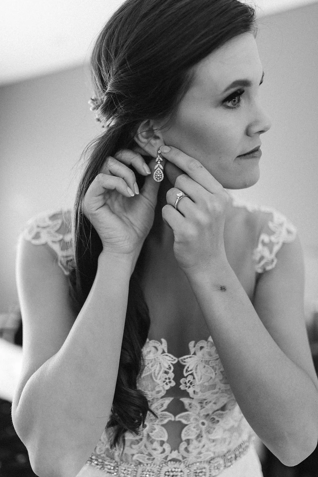 Courtney+Patrick-GettingReady-88.jpg