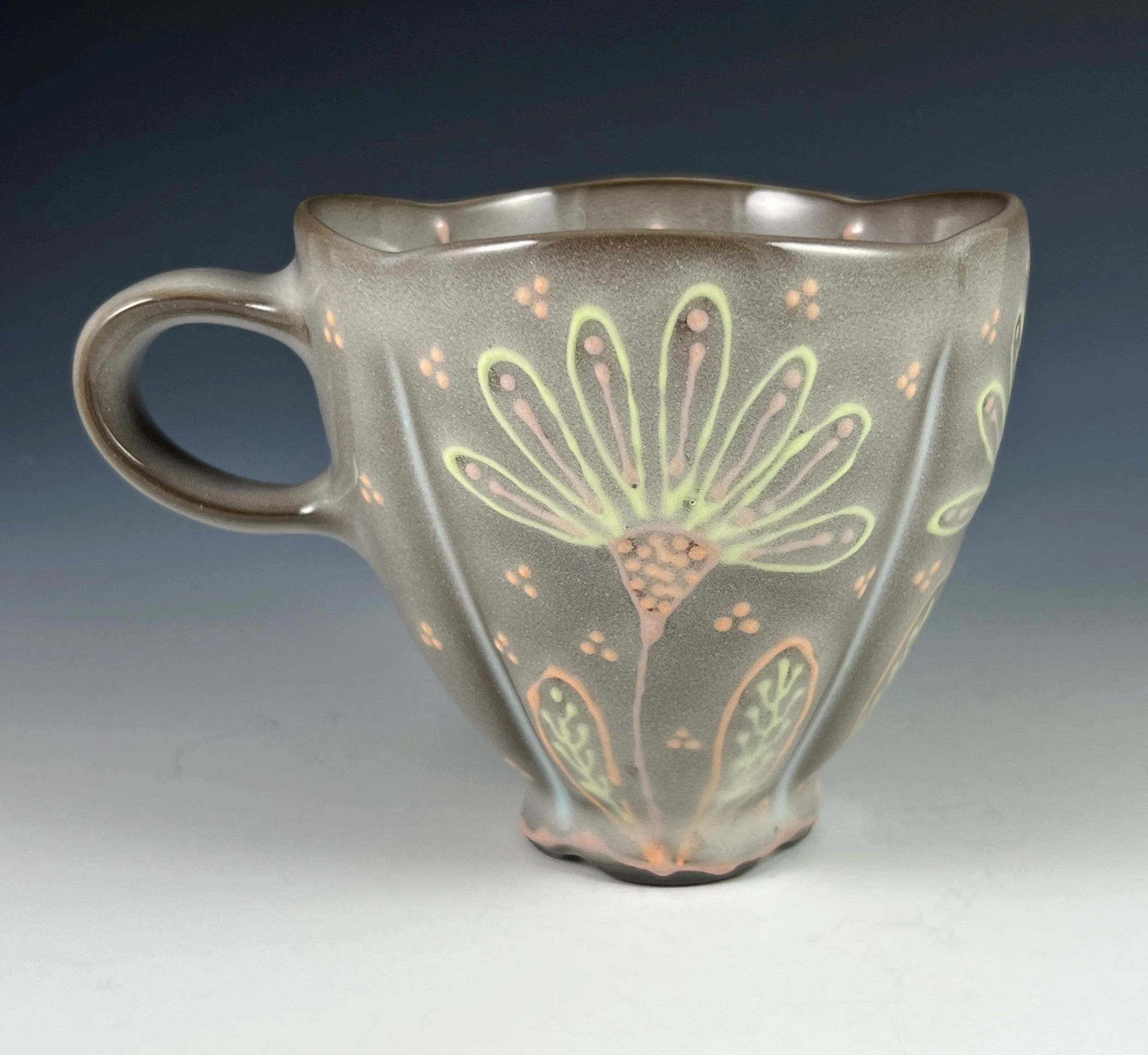 teacup w hwkwd_profile2.jpg