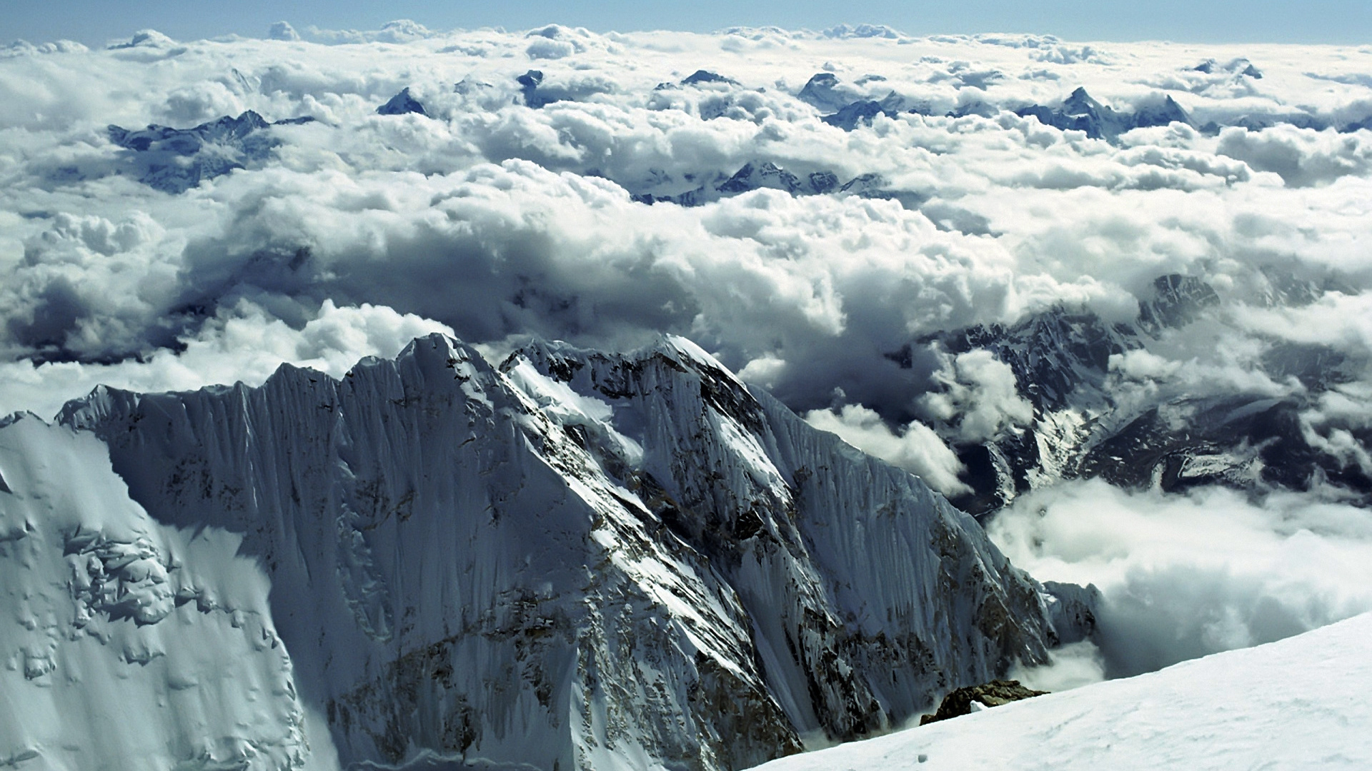 mount-everest-with-cloud-cool-high-definition-wallpaper-download-mount-everest-images.jpeg