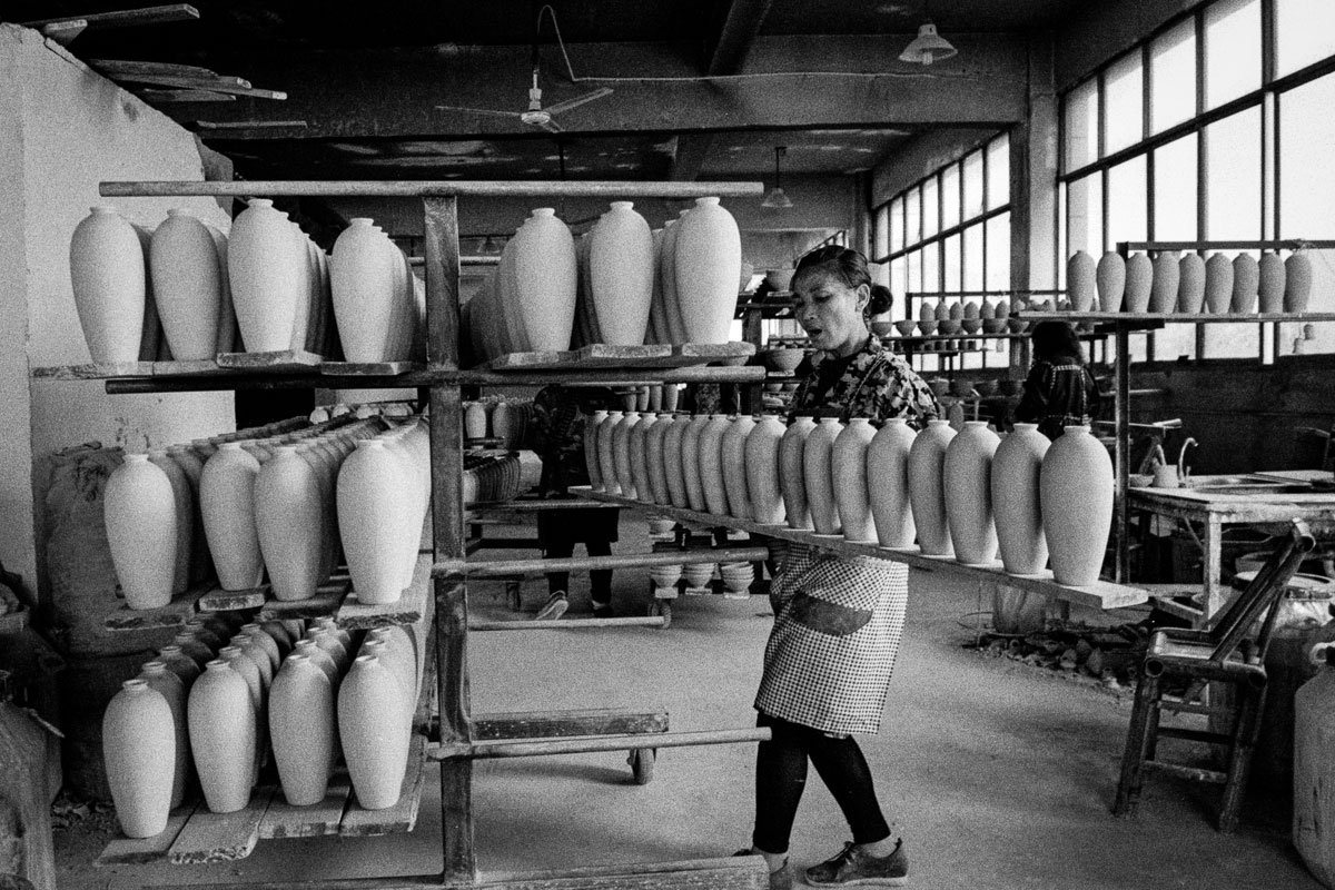  Shine Huang | Fine China – a story about traditional porcelain makers 