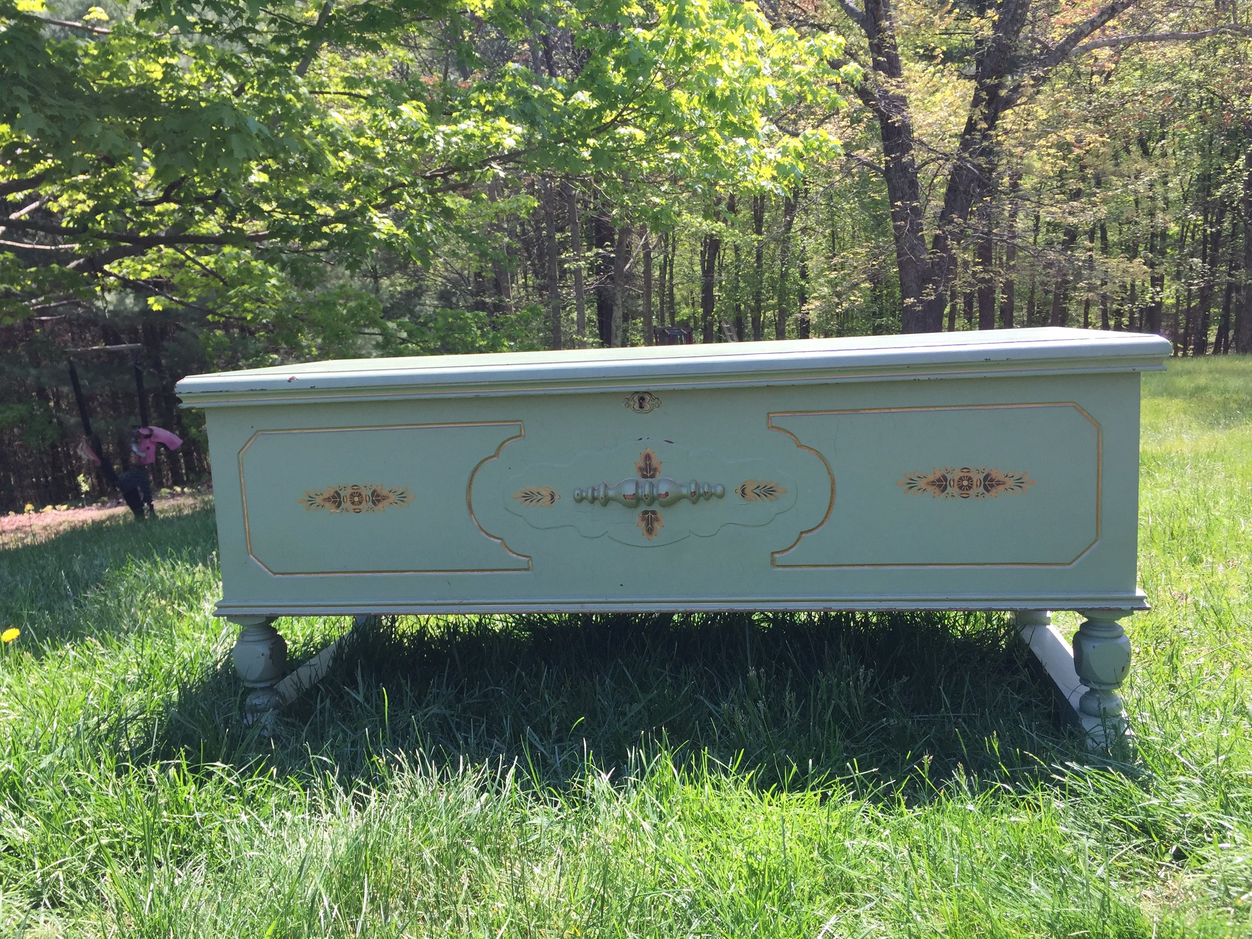 Beautiful vintage Lane Cedar Chest