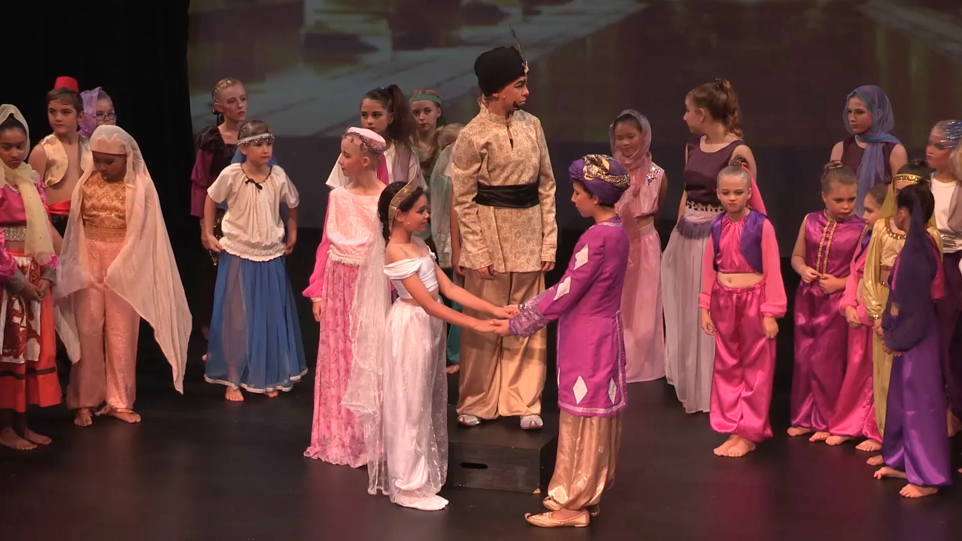 Aladdin.00_48_13_04.Still048.jpg