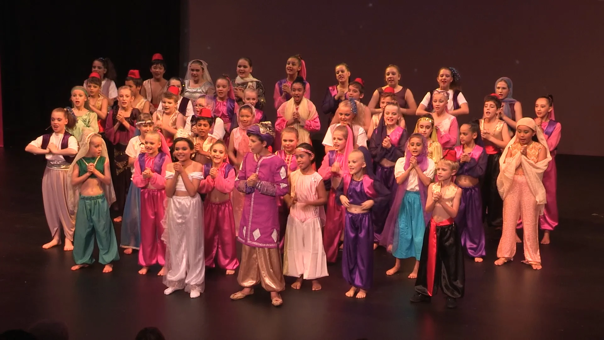 Aladdin.00_58_25_09.Still055.jpg