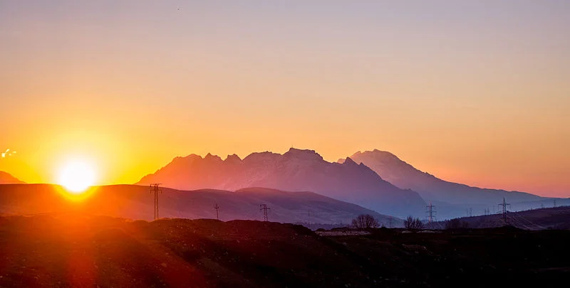 800px-Dokan_Mountain_at_Sunrise.jpg