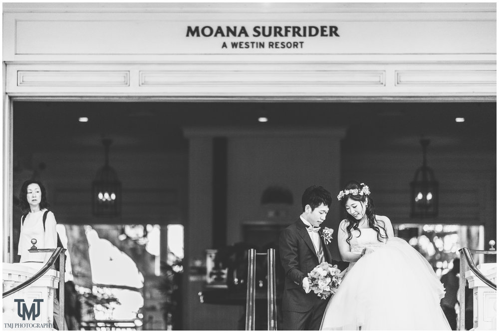 Moana Surfrider Terrace By The Sea Honolulu Destination Wedding 016.jpg