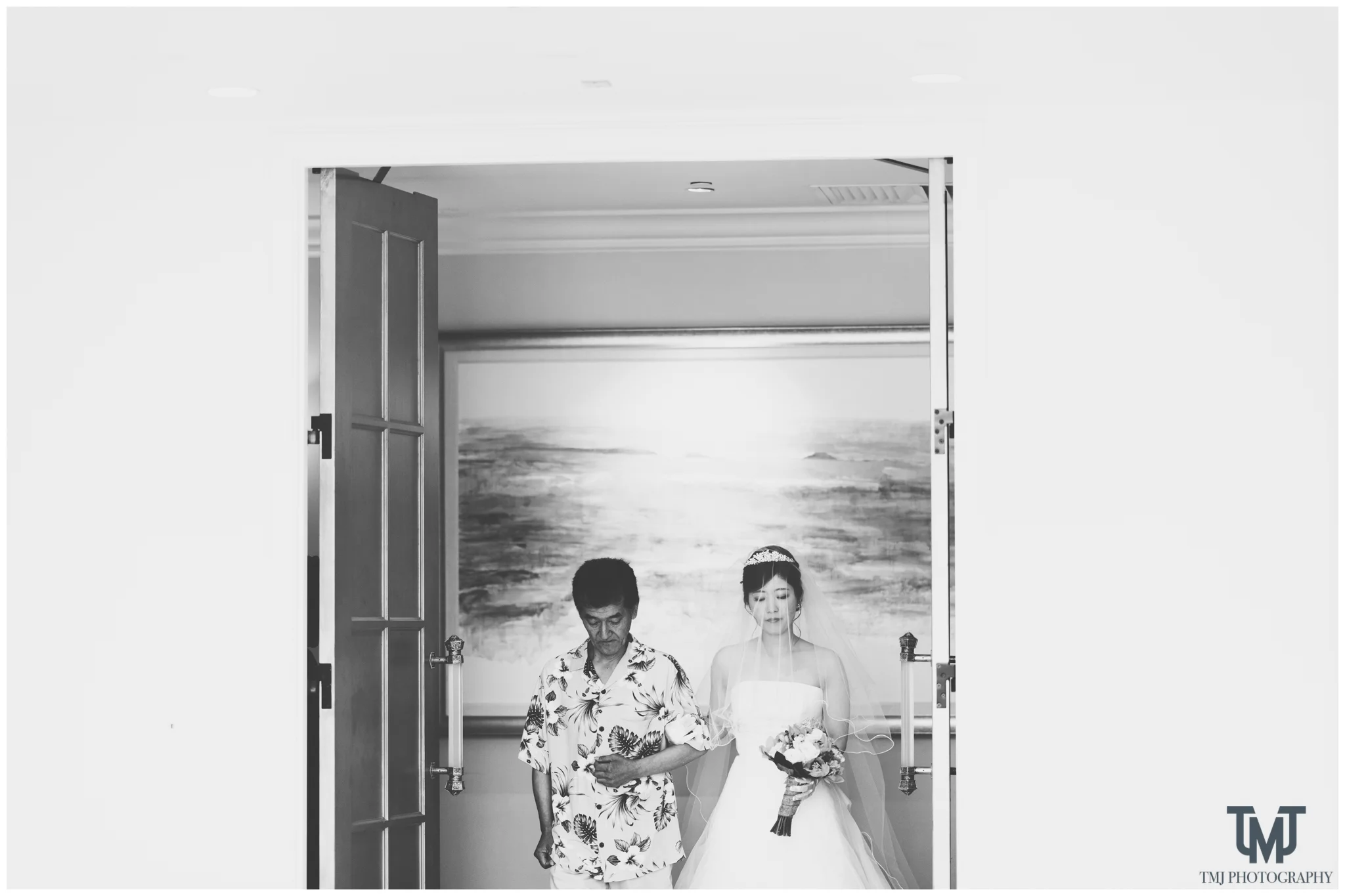 Moana Surfrider Terrace By The Sea Honolulu Destination Wedding 034.jpg