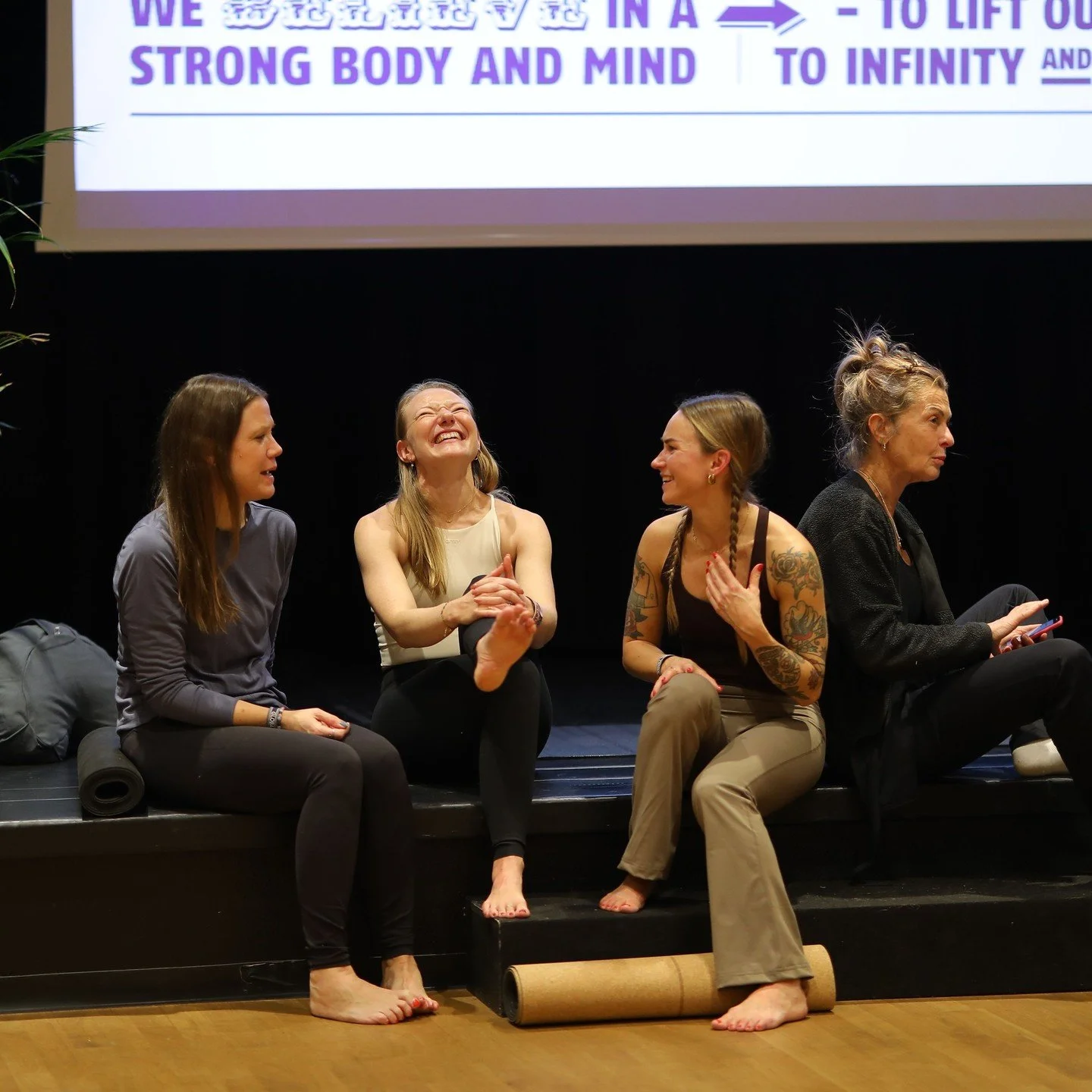 Global Yoga Portalen 2026 💙 Kan du gissa vad &aring;rets teman blir?⁠
⁠
Det finns &ouml;gonblick i ett utbildnings&aring;r som k&auml;nns st&ouml;rre &auml;n andra. Att s&auml;tta teman och inneh&aring;ll f&ouml;r ett helt &aring;r fram&aring;t &aum