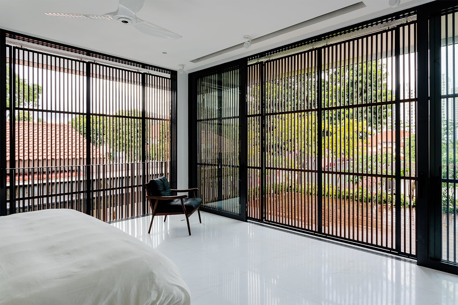 Fin-House-master-bedroom-with-louver.jpg