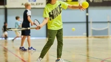 Spil skumtennis med Møn Tennisklub til Åben Hal onsdag den 21. oktober kl. 14-16