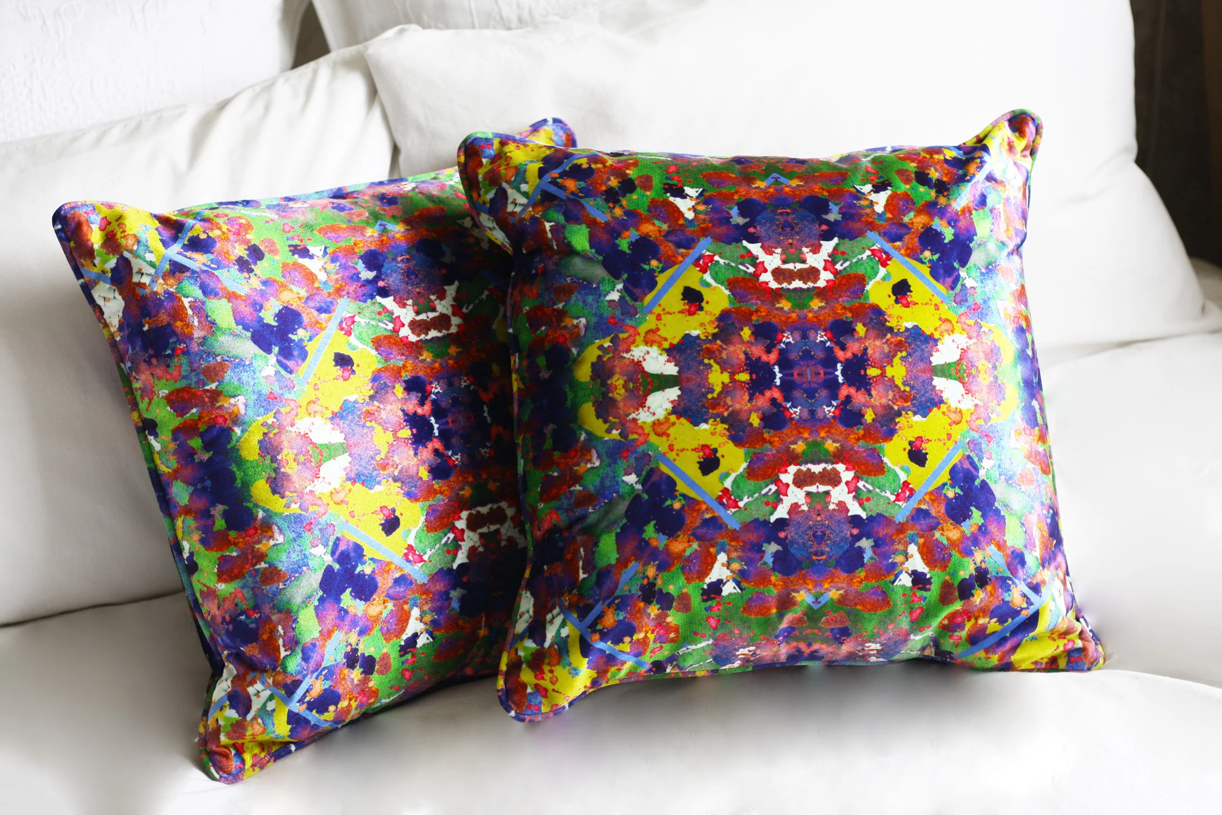 Marjorelle Cushion / colour cushion