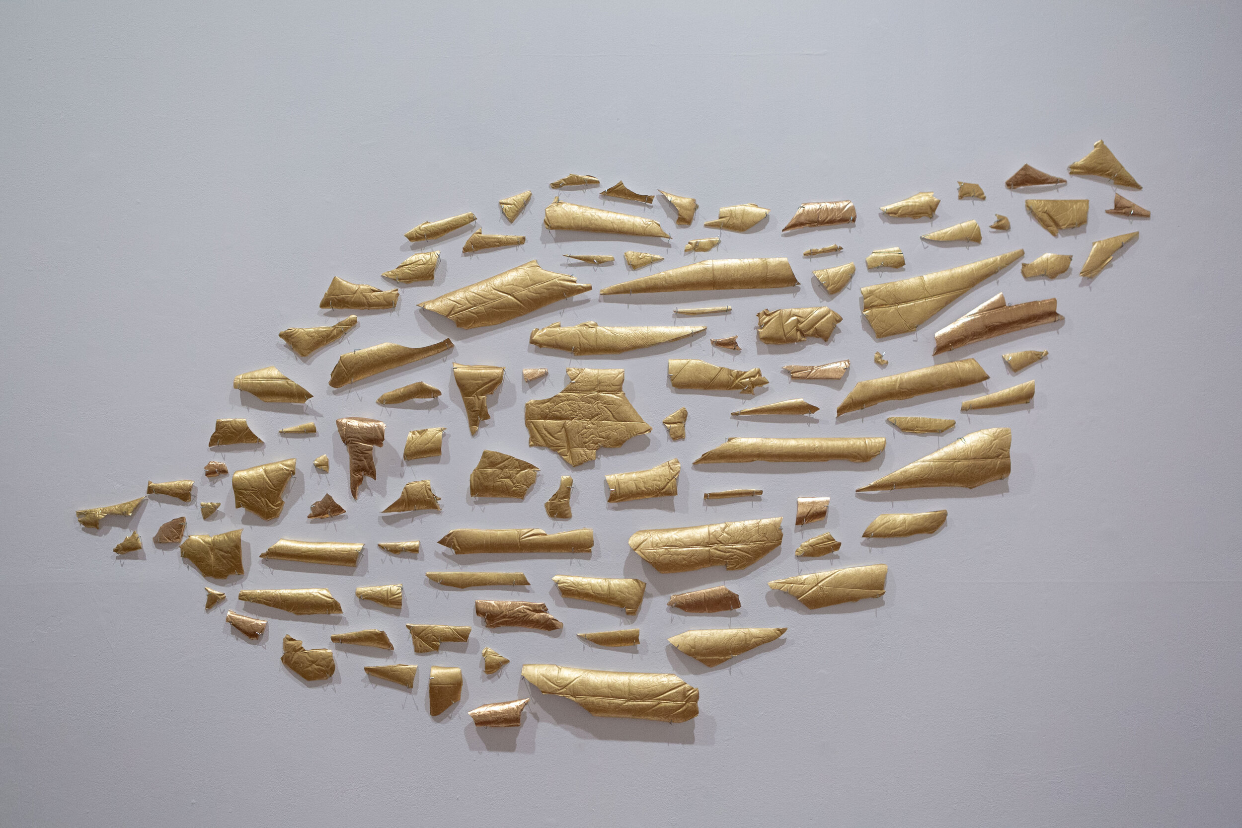 Surviving (2019) Ceramic and goldleaf, 90x170cm