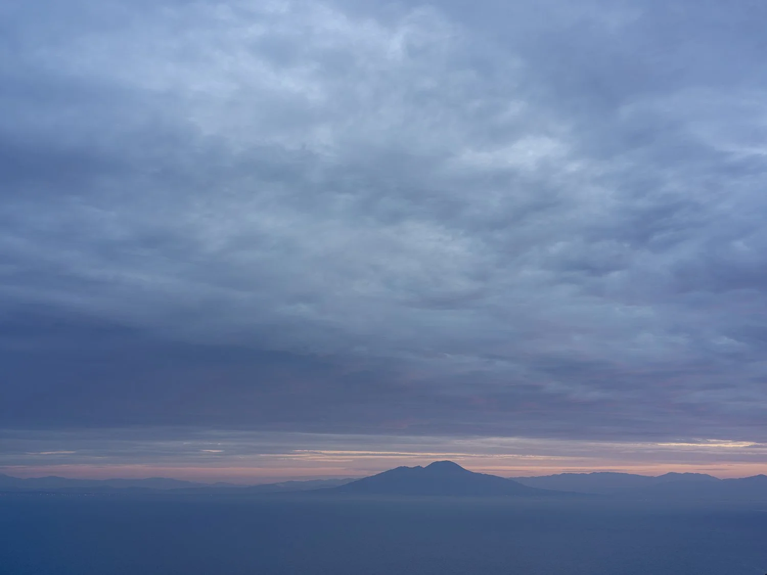October Skies, 23.10. at 7:28, Vesuvius