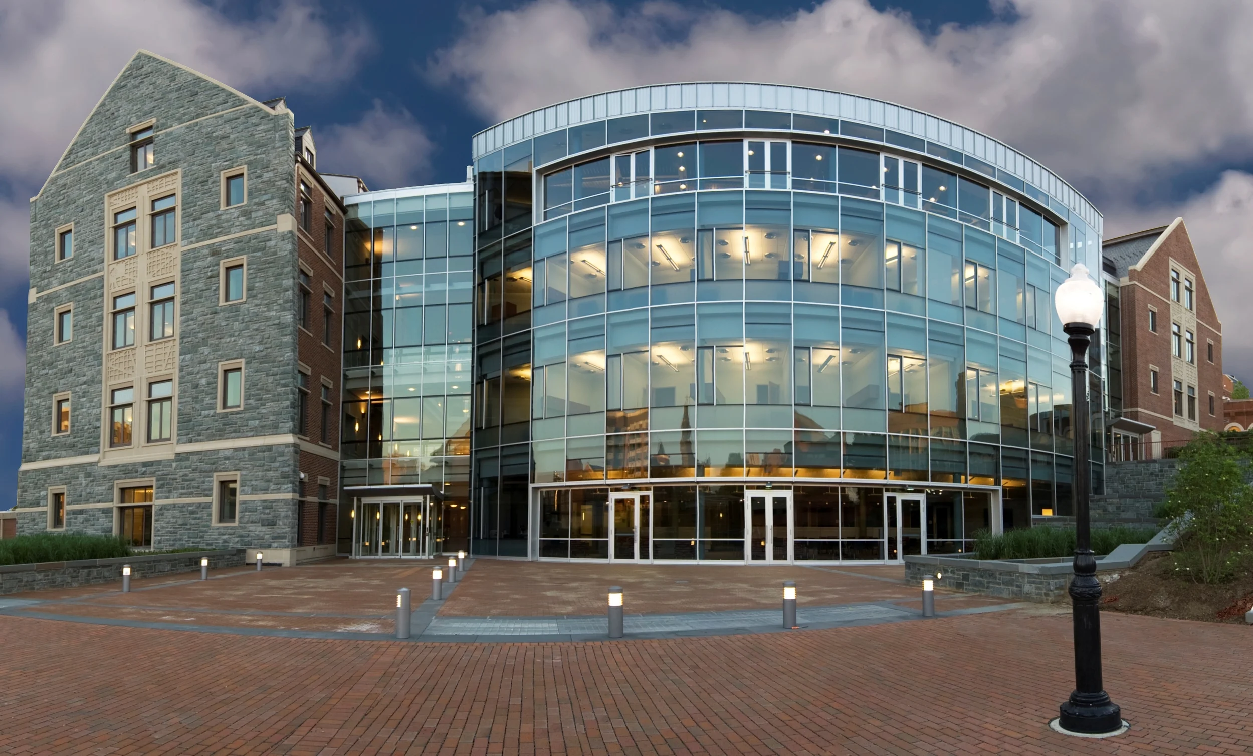 The McDonough School of Business As an Affiliated Faculty Member, Jeanine teaches in the McDonough School of Business at Georgetown University. She teaches in the Global Executive MBA program (GEMBA), the Executive MBA program (EMBA), Executive Masters in Leadership Program (EML), and the DCPS EML program. Additionally, Jeanine teaches in many custom programs designed by the Executive Education team.