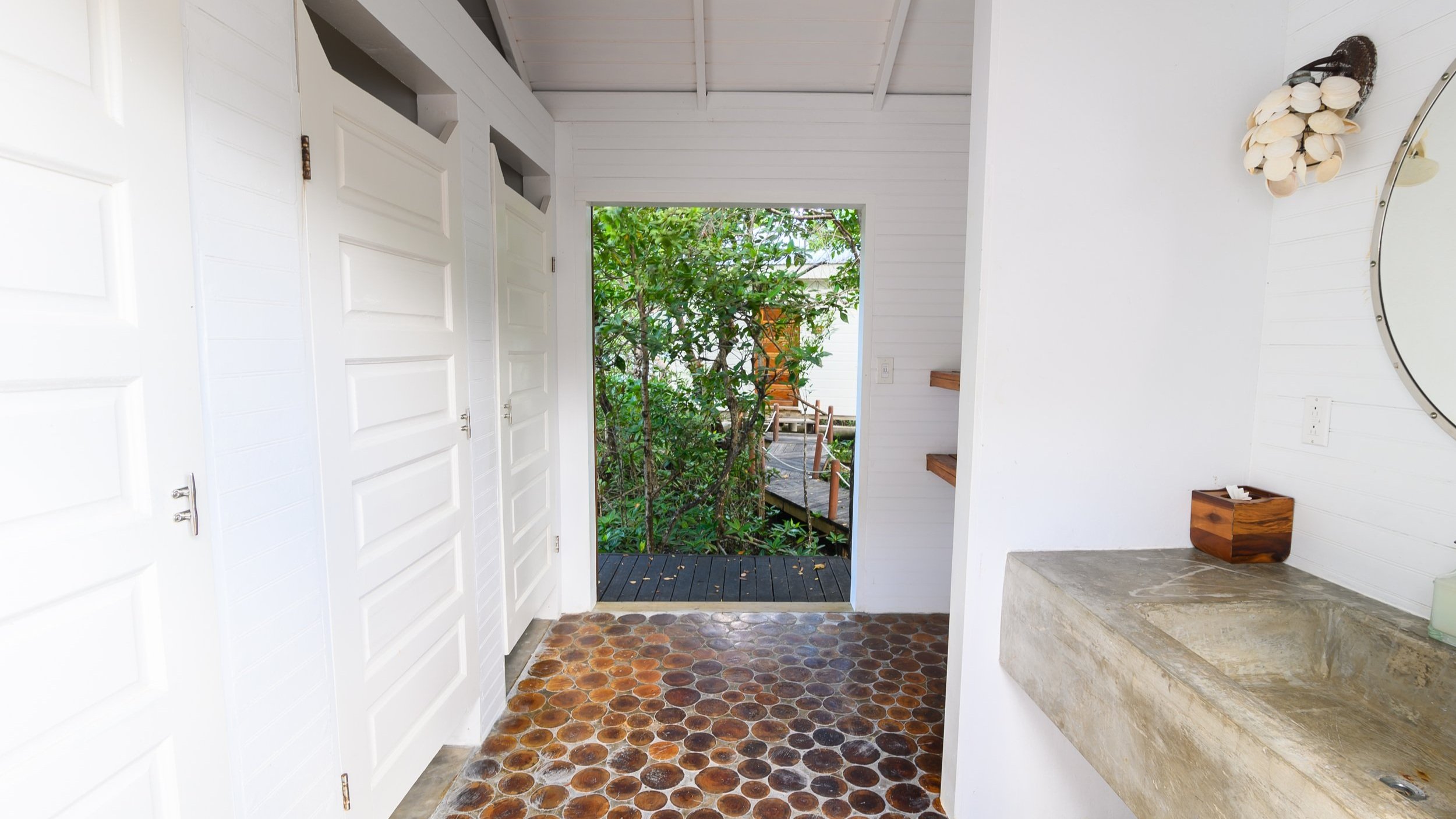 Bunkhouse+Bathroom+Interior+on+private+island+rental+Royal+Belize.jpg