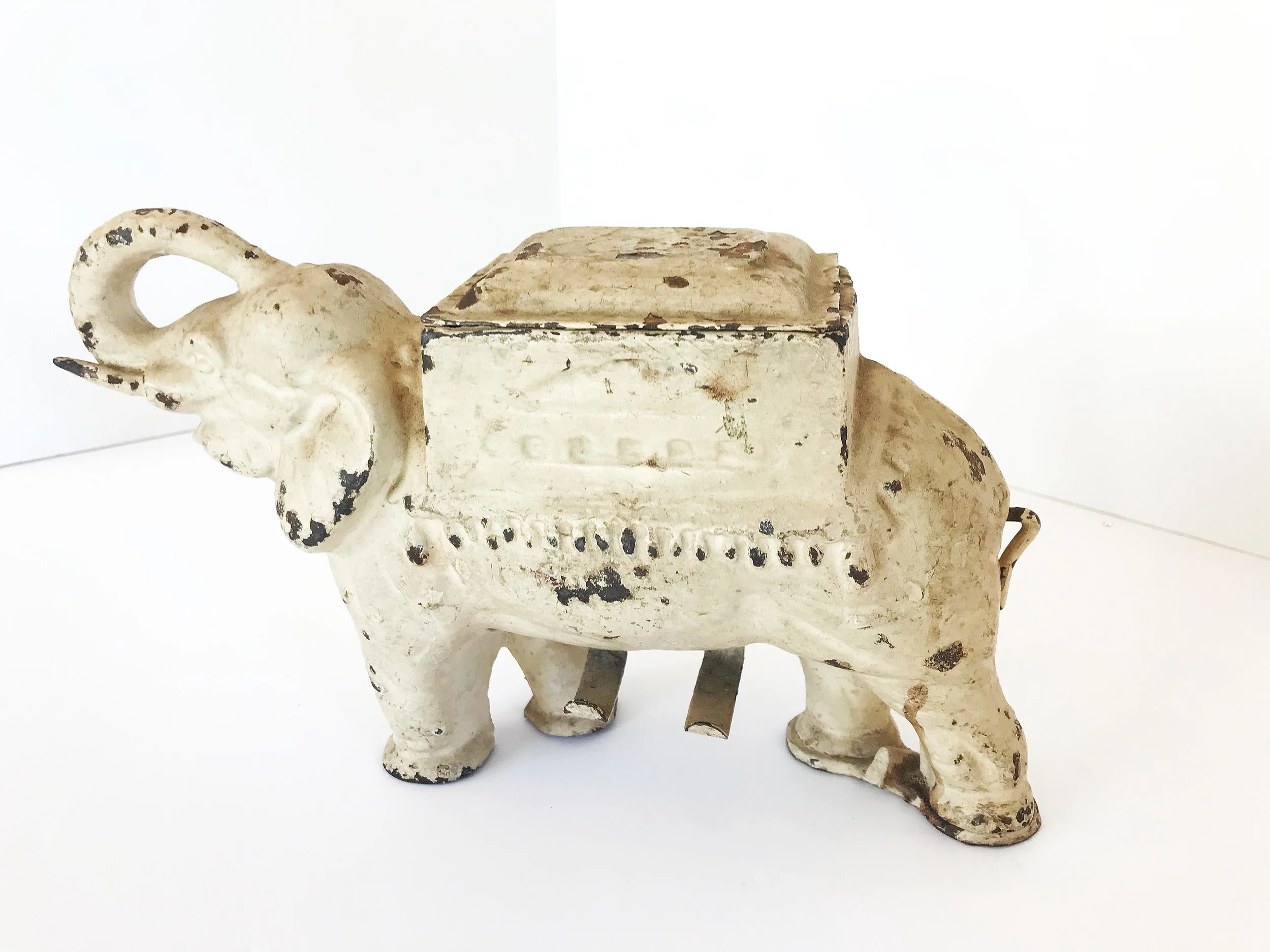 Rara-Avis-Design Cigarette Elephant1.jpg
