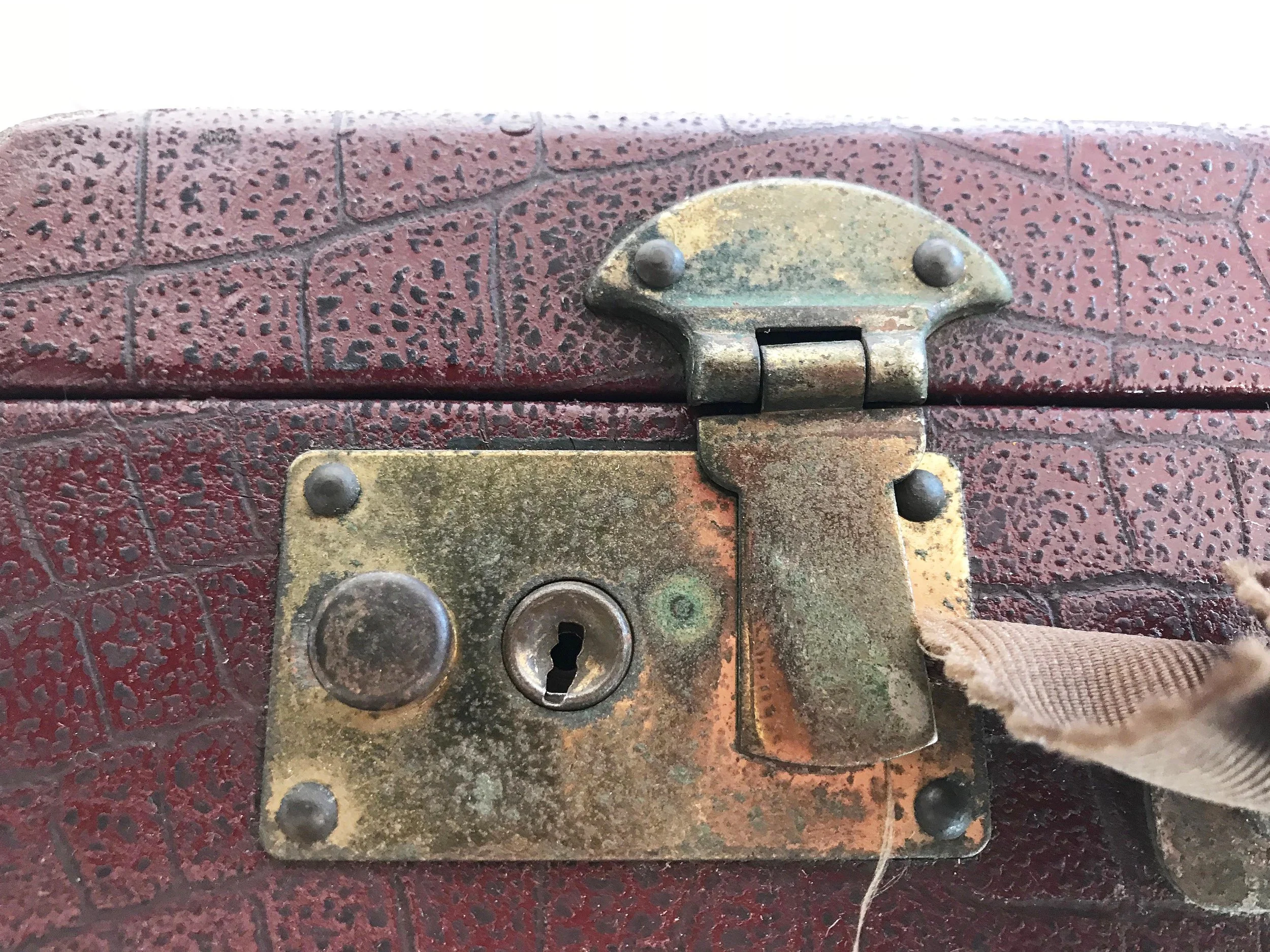 Rara-Avis-Design Leather Case6.jpg