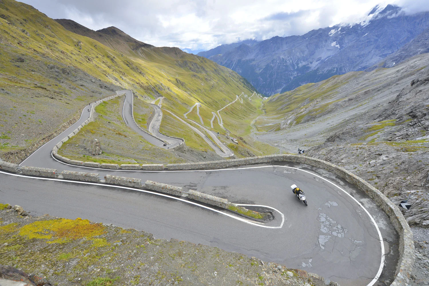 Stelvio-pass-bormio.jpg