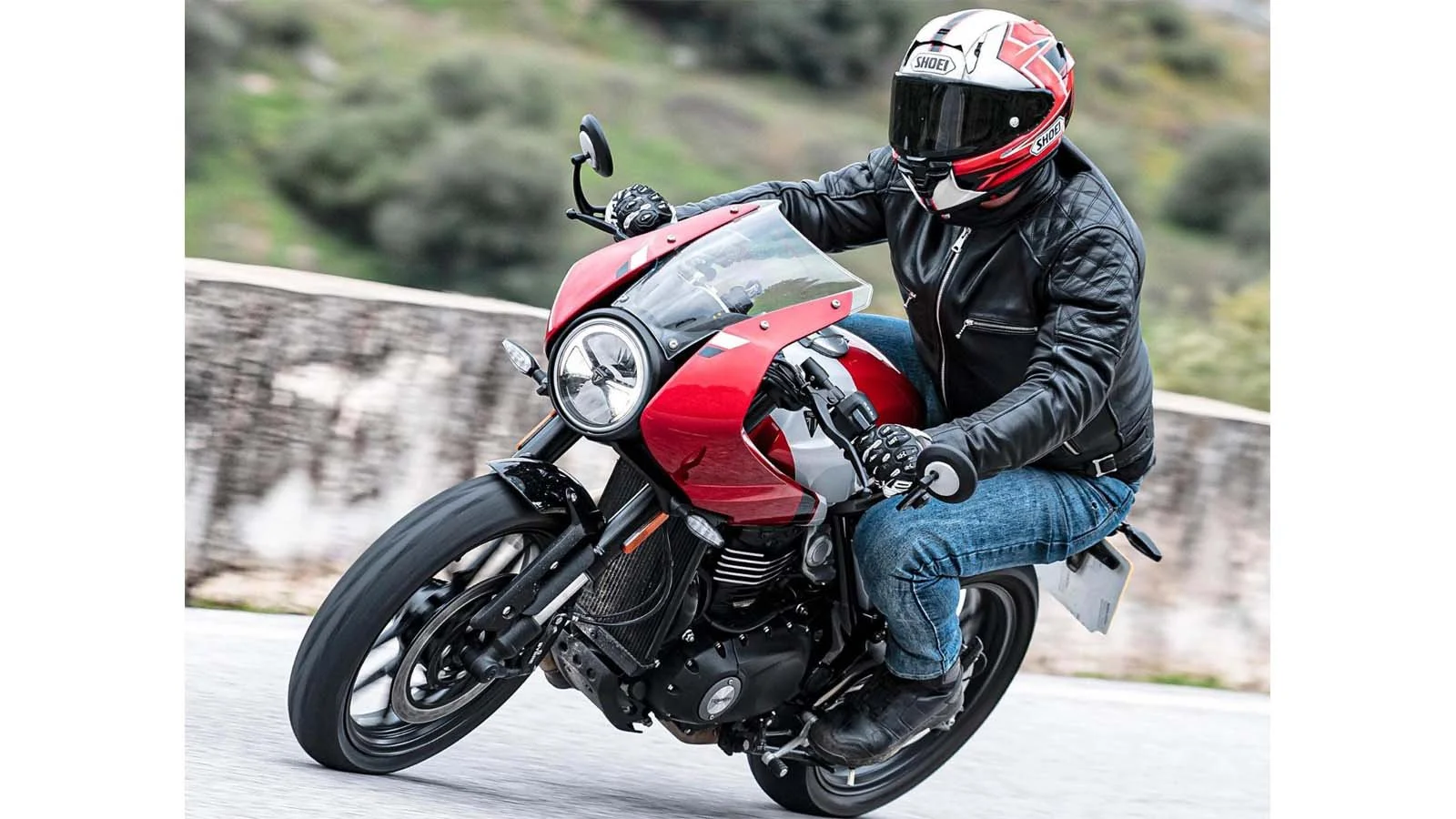 NEW BIKES TESTED - TRIUMPH 400s