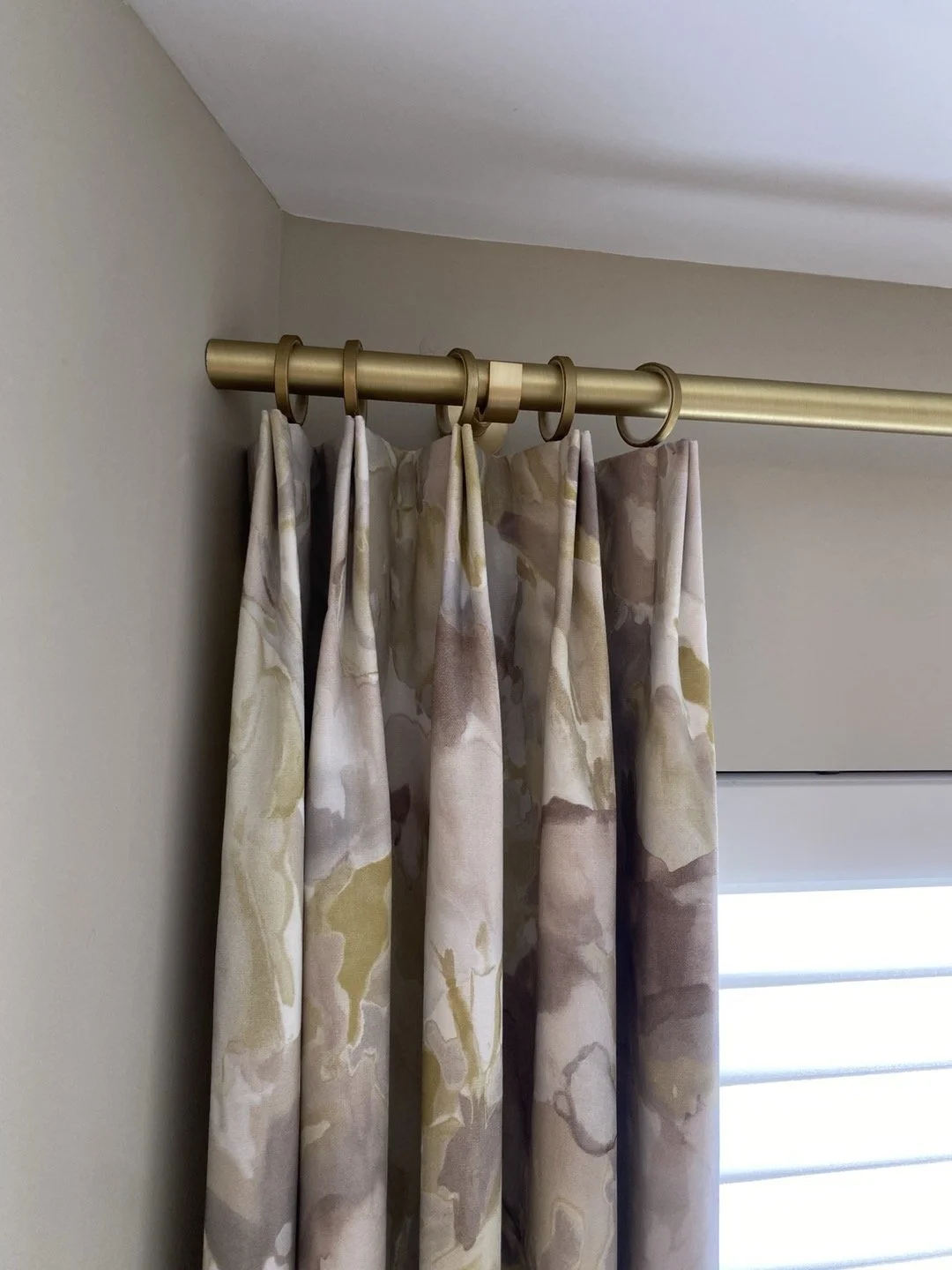 When the Space Isn’t Straight: Designing Window Treatments for Architecturally Challenging Rooms