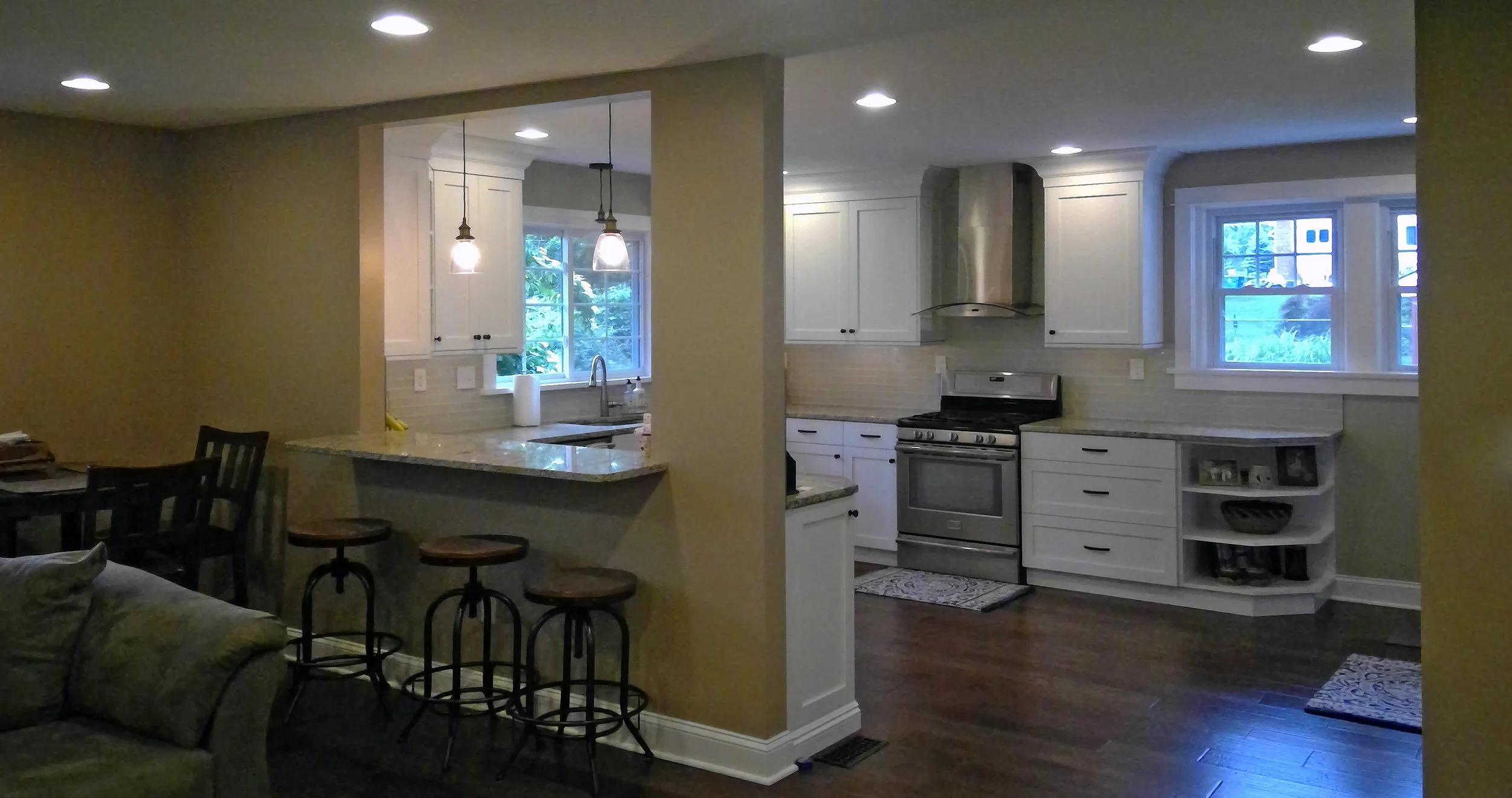 FAMILY ROOM - KITCHEN