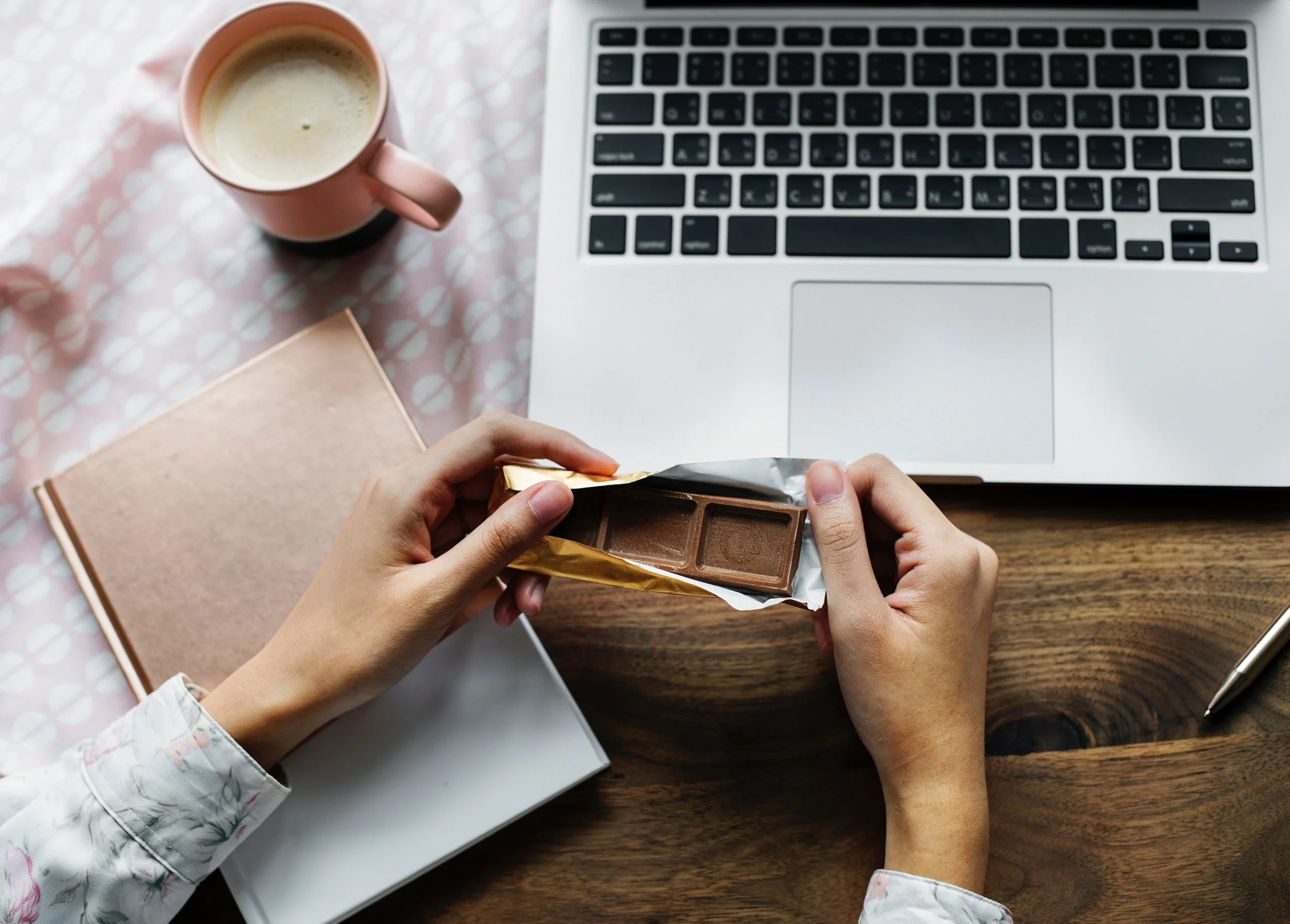 The Best No-Mess Nutritional Snacks to Eat at the Office