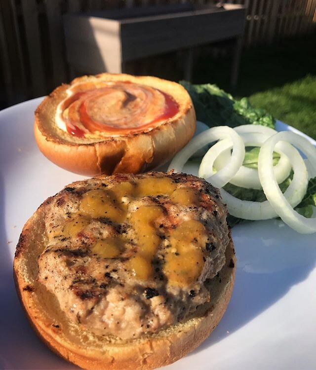 Eating Healthy with Hot Sauce. Grilled Turkey Biurger w. Sweet Heat Hot Sauce. 🔥🌶🔥 PreOrder Hot Sauce (Ships in June) at www.mittenmadepicklingco.com/shop-1 #michigan #hotsauce #turkeyburger #healthylifestyle #supportsmallbusiness